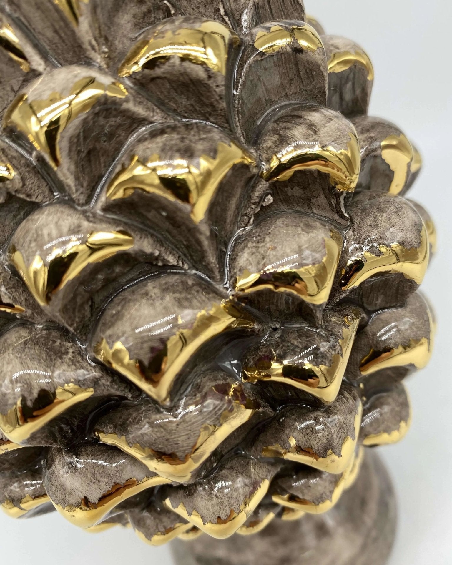 Pigna Ceramica Caltagirone cm H.20 Artigianale Écru Oro Linea Luis - DD CERAMICHE SICILIANE