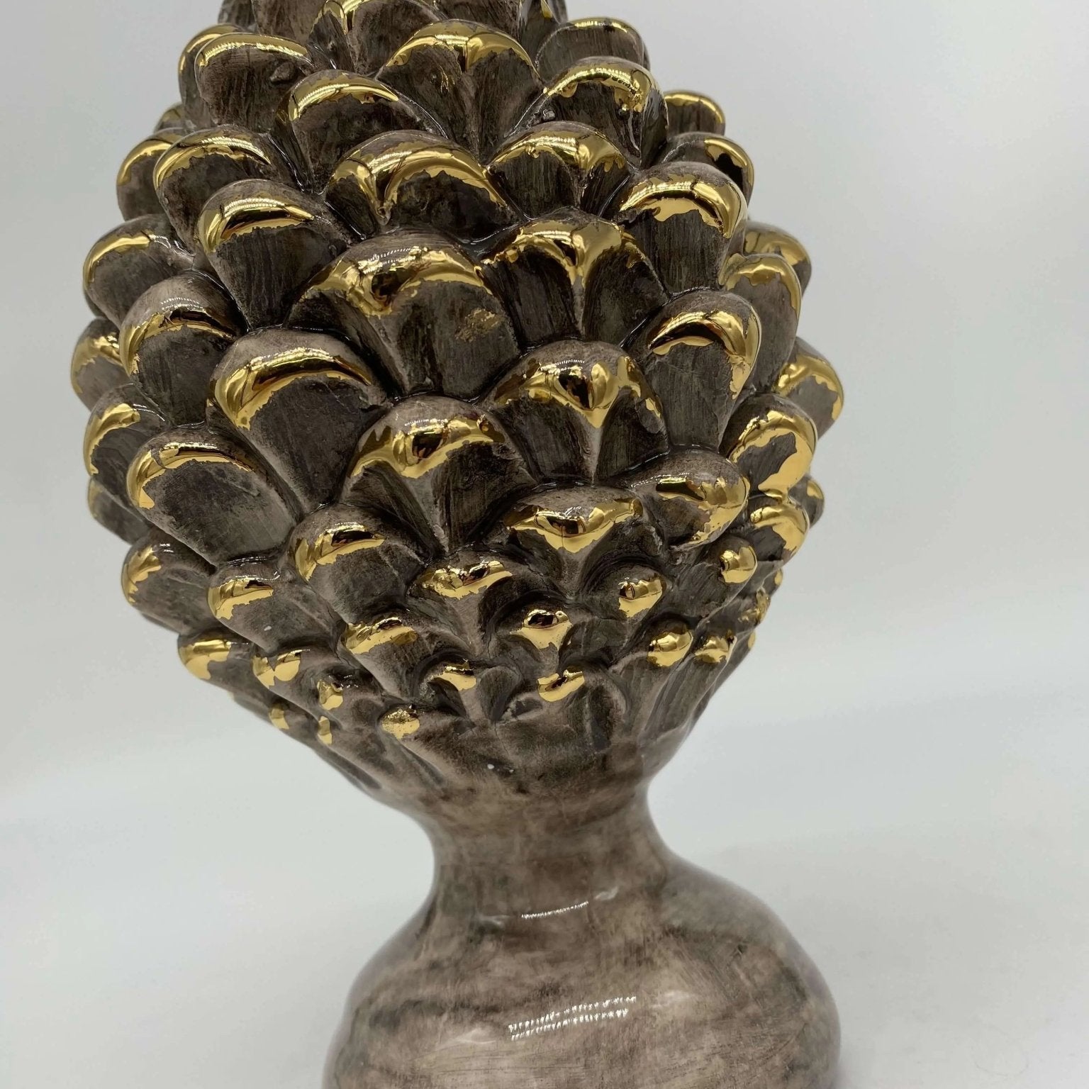 Pigna Ceramica Caltagirone cm H.20 Artigianale Écru Oro Linea Luis - DD CERAMICHE SICILIANE