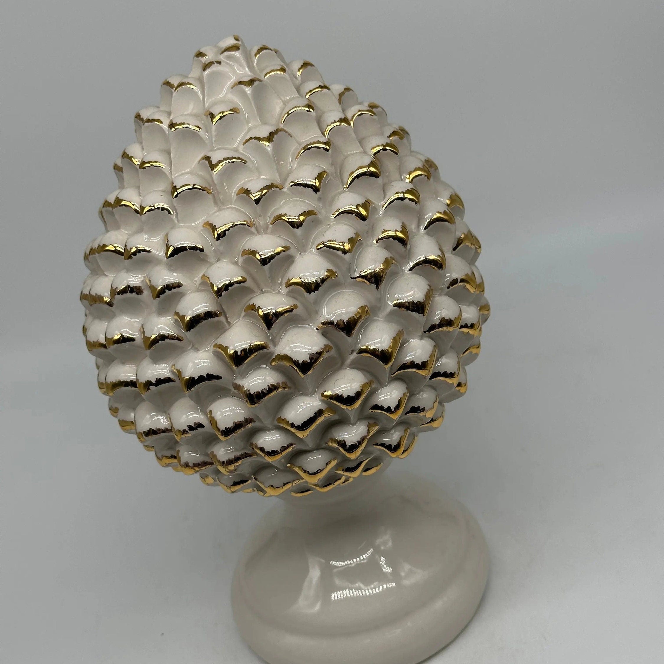 Pigna Ceramica Caltagirone cm H.28 L.17 Artigianale Bianco Oro Linea Luis DD CERAMICHE SICILIANE