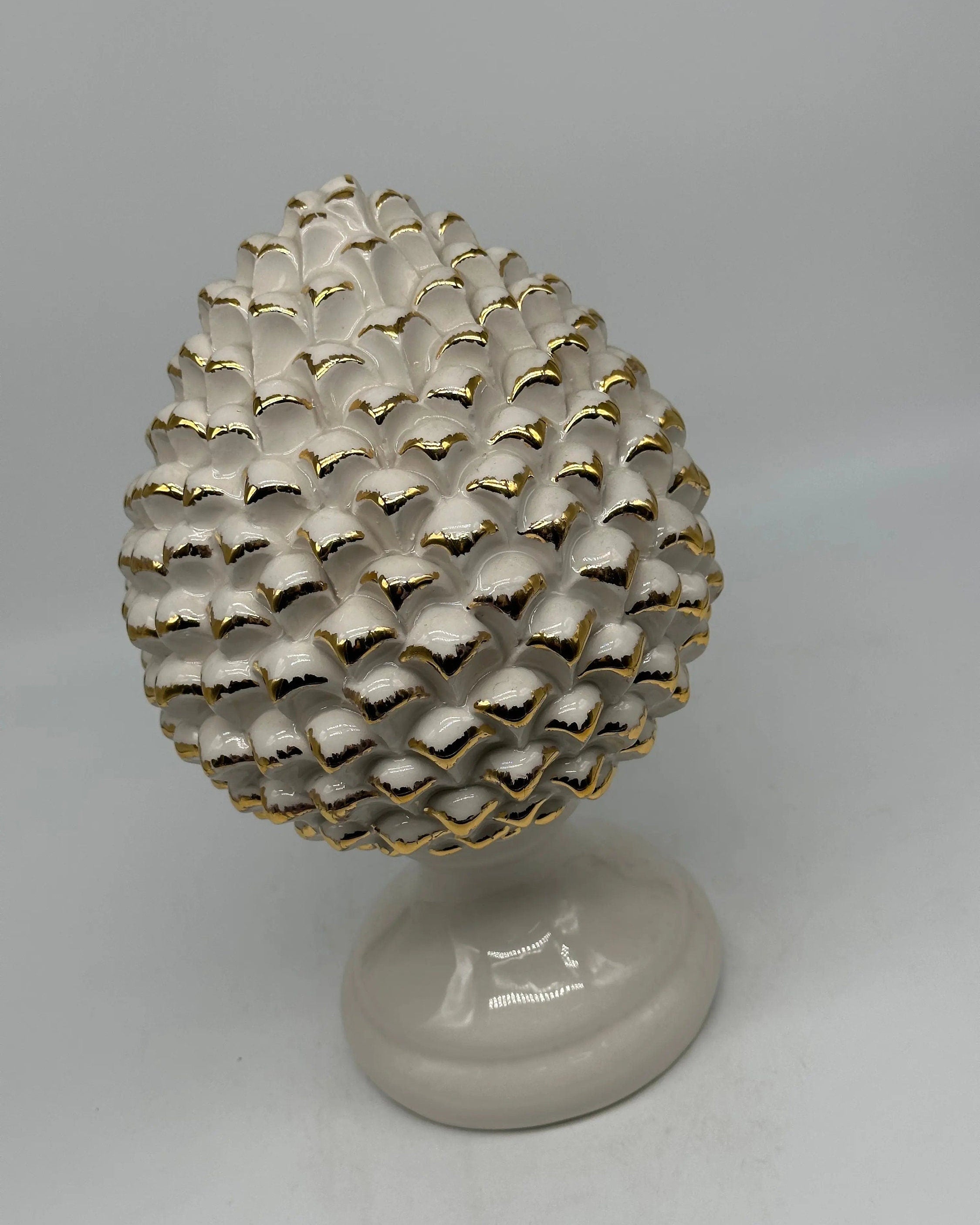 Pigna Ceramica Caltagirone cm H.28 L.17 Artigianale Bianco Oro Linea Luis DD CERAMICHE SICILIANE