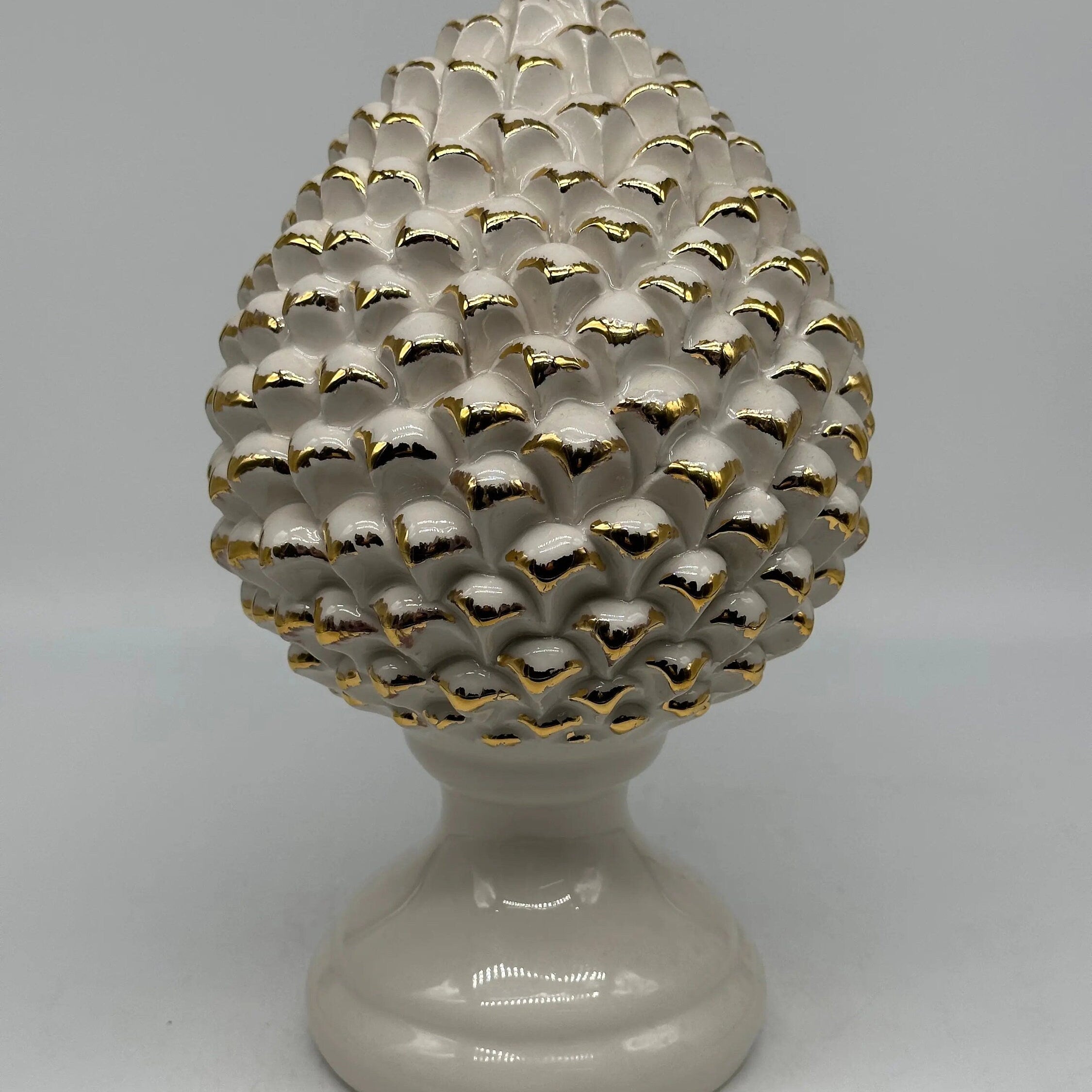 Pigna Ceramica Caltagirone cm H.28 L.17 Artigianale Bianco Oro Linea Luis DD CERAMICHE SICILIANE