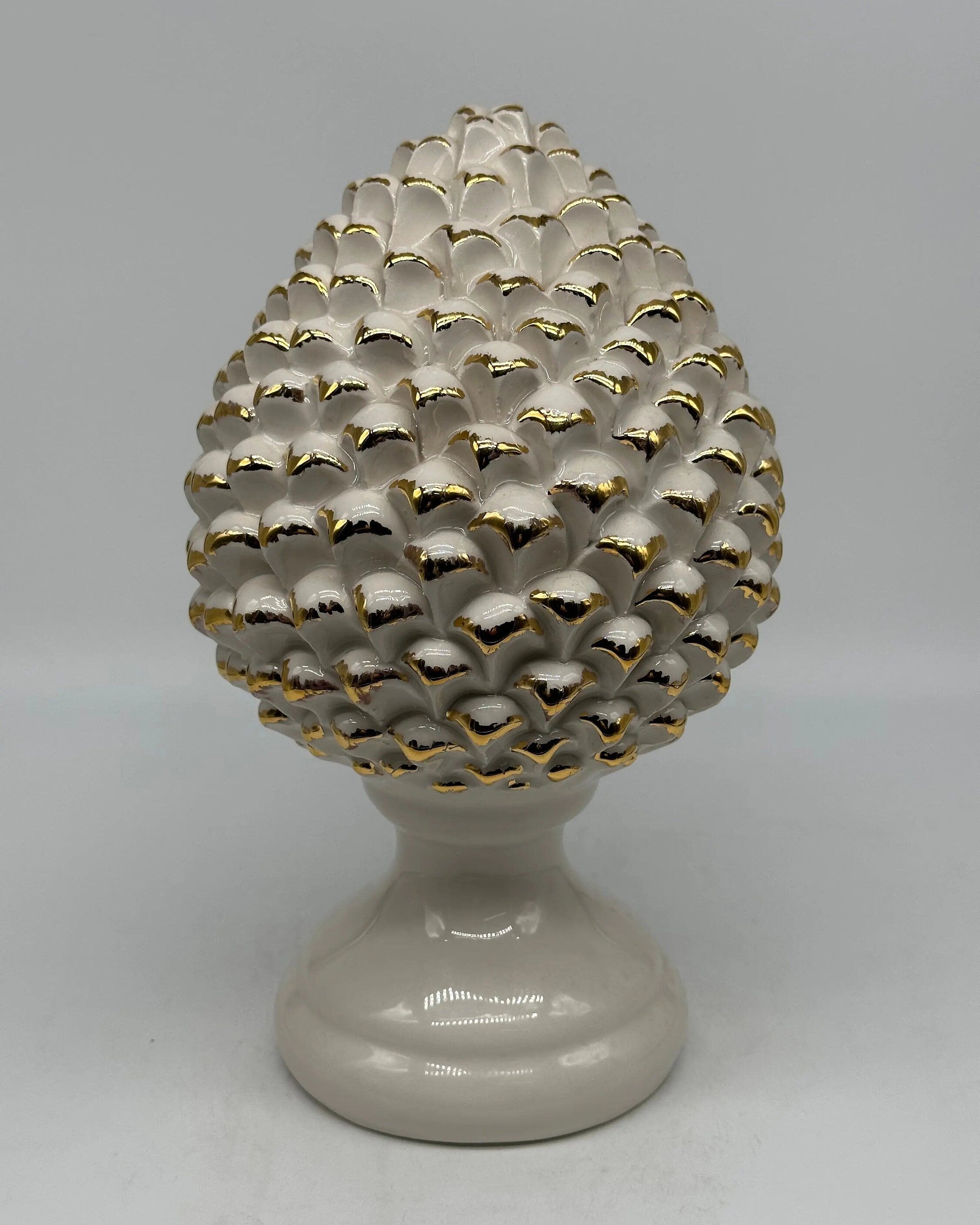 Pigna Ceramica Caltagirone cm H.28 L.17 Artigianale Bianco Oro Linea Luis DD CERAMICHE SICILIANE