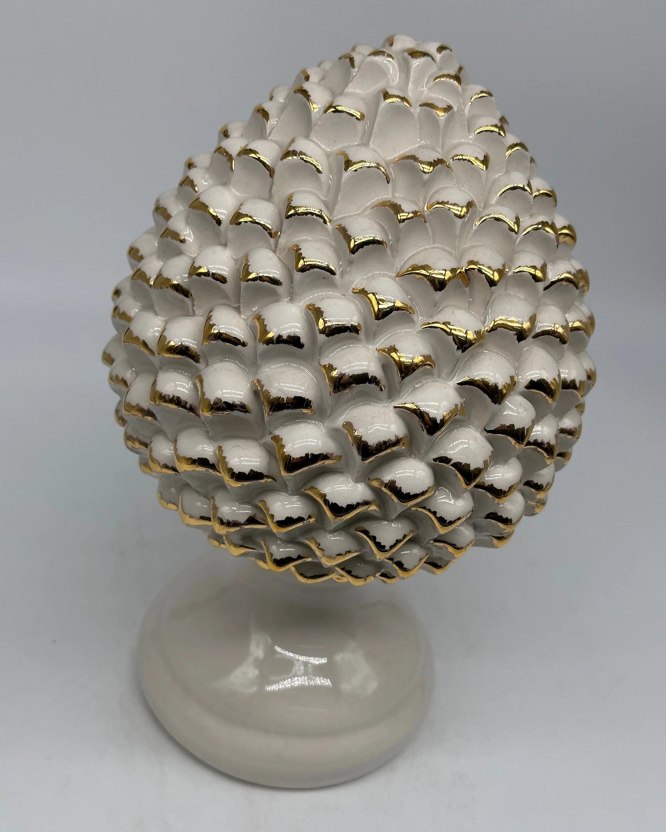 Pigna Ceramica Caltagirone cm H.28 L.17 Artigianale Bianco Oro Linea Luis DD CERAMICHE SICILIANE