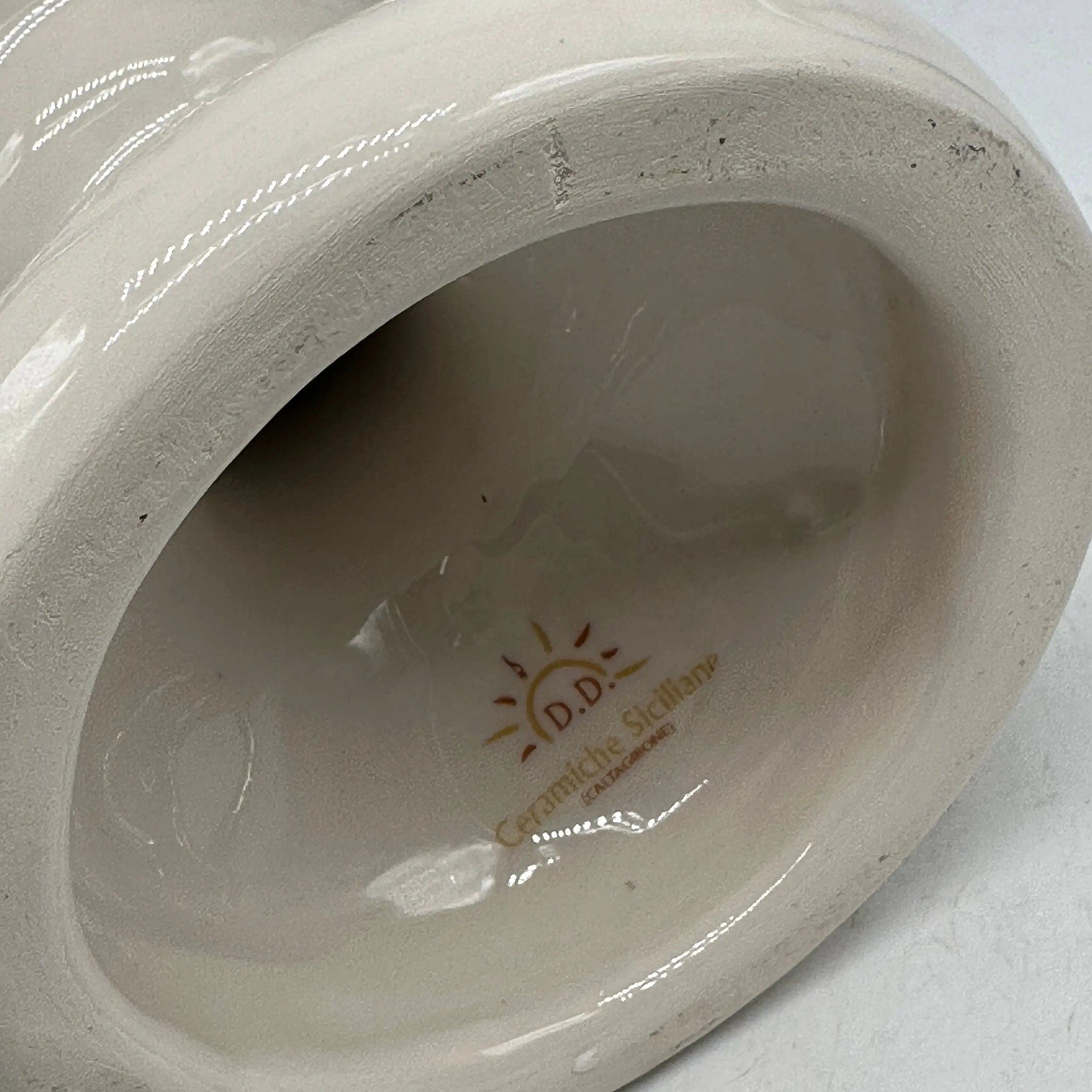 Pigna Ceramica Caltagirone cm H.28 L.17 Artigianale Bianco Oro Linea Luis DD CERAMICHE SICILIANE