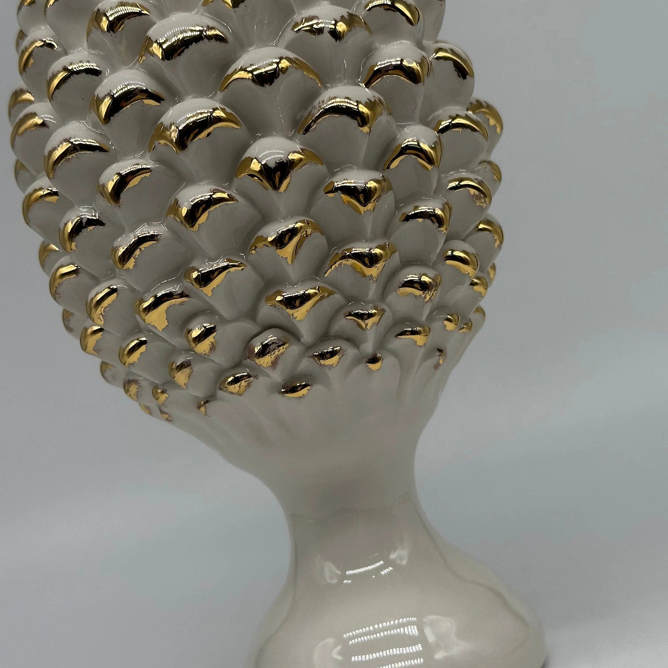 Pigna Ceramica Caltagirone cm H.30 Artigianale Bianco Oro Linea Luis DD CERAMICHE SICILIANE