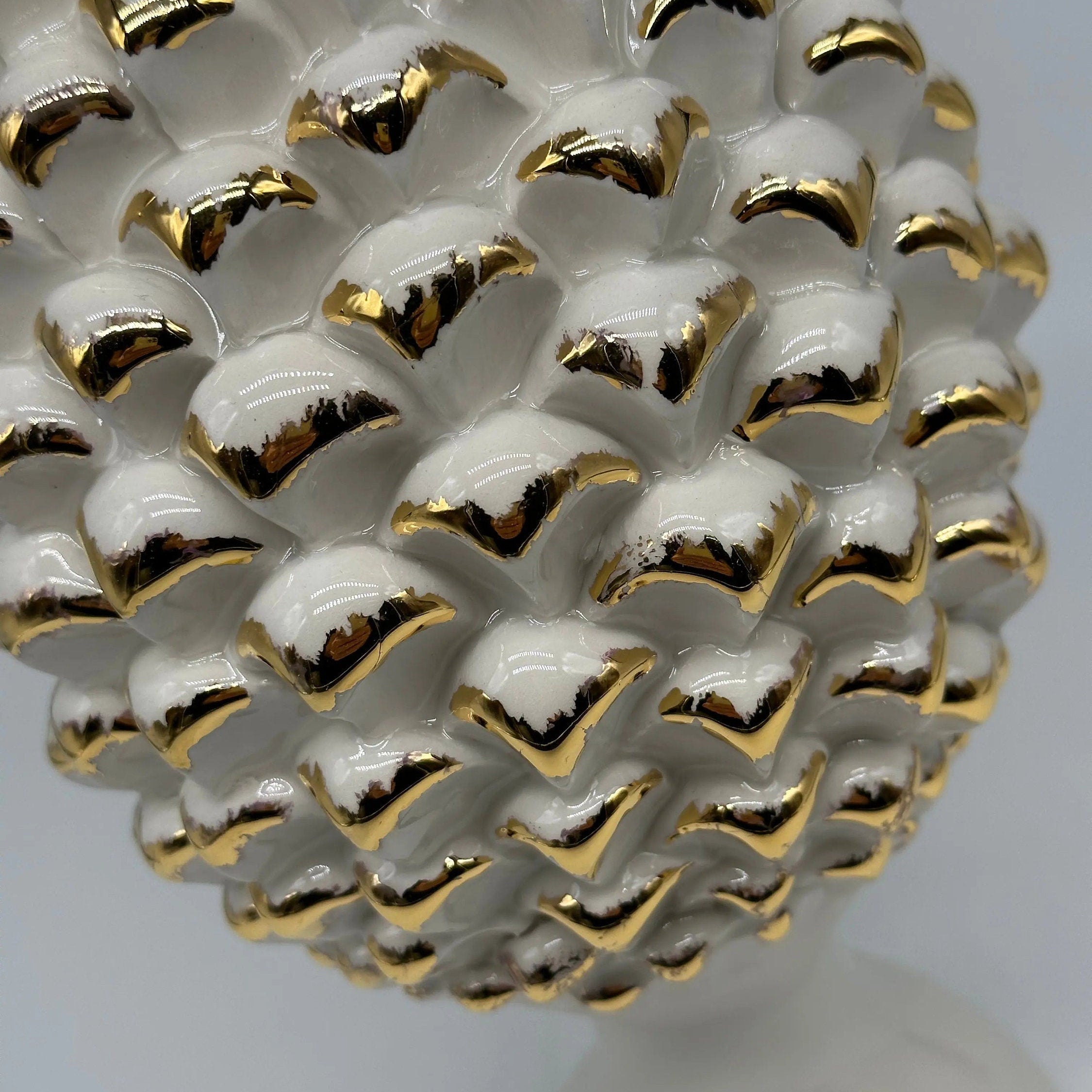 Pigna Ceramica Caltagirone cm H.30 Artigianale Bianco Oro Linea Luis DD CERAMICHE SICILIANE
