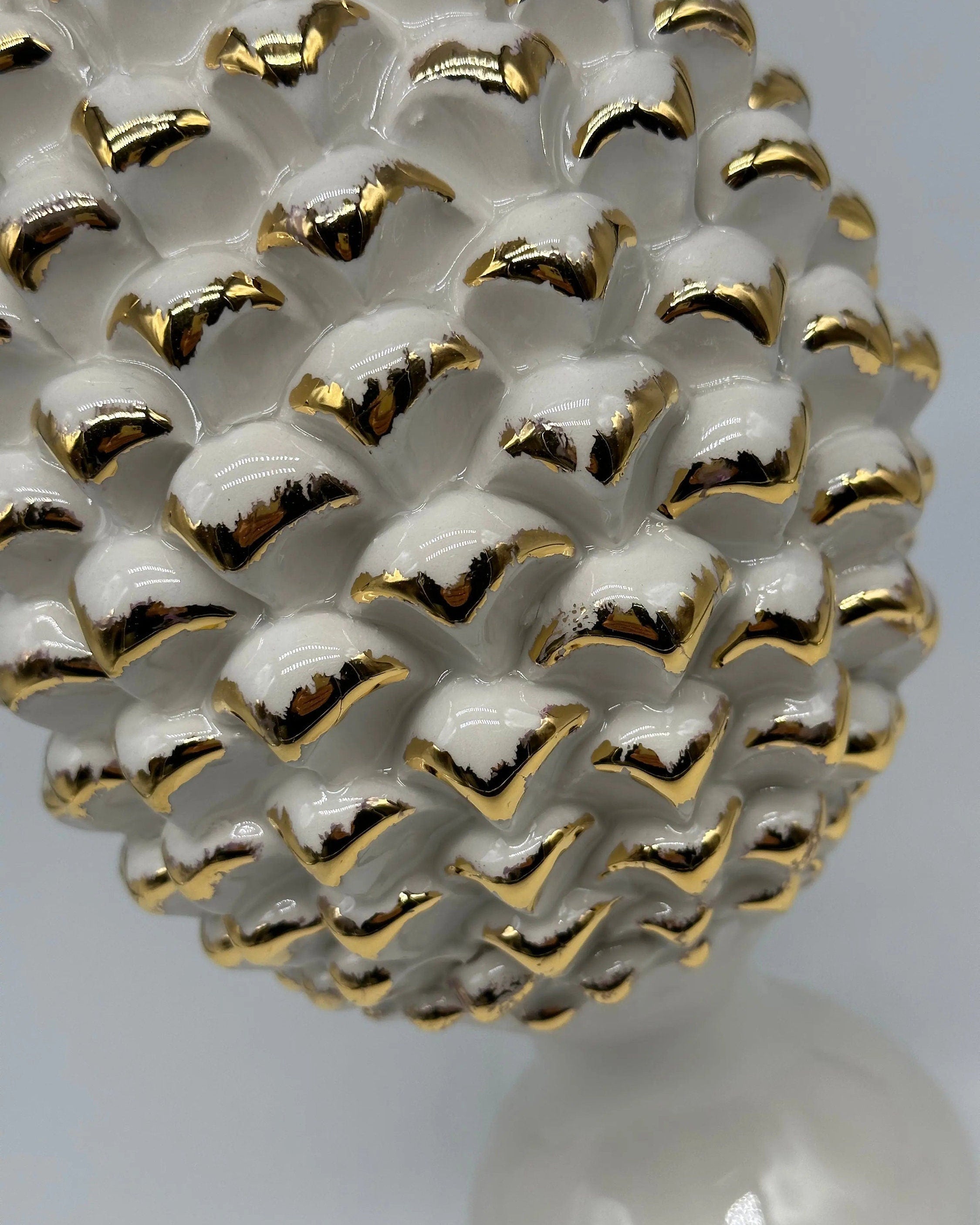 Pigna Ceramica Caltagirone cm H.30 Artigianale Bianco Oro Linea Luis DD CERAMICHE SICILIANE