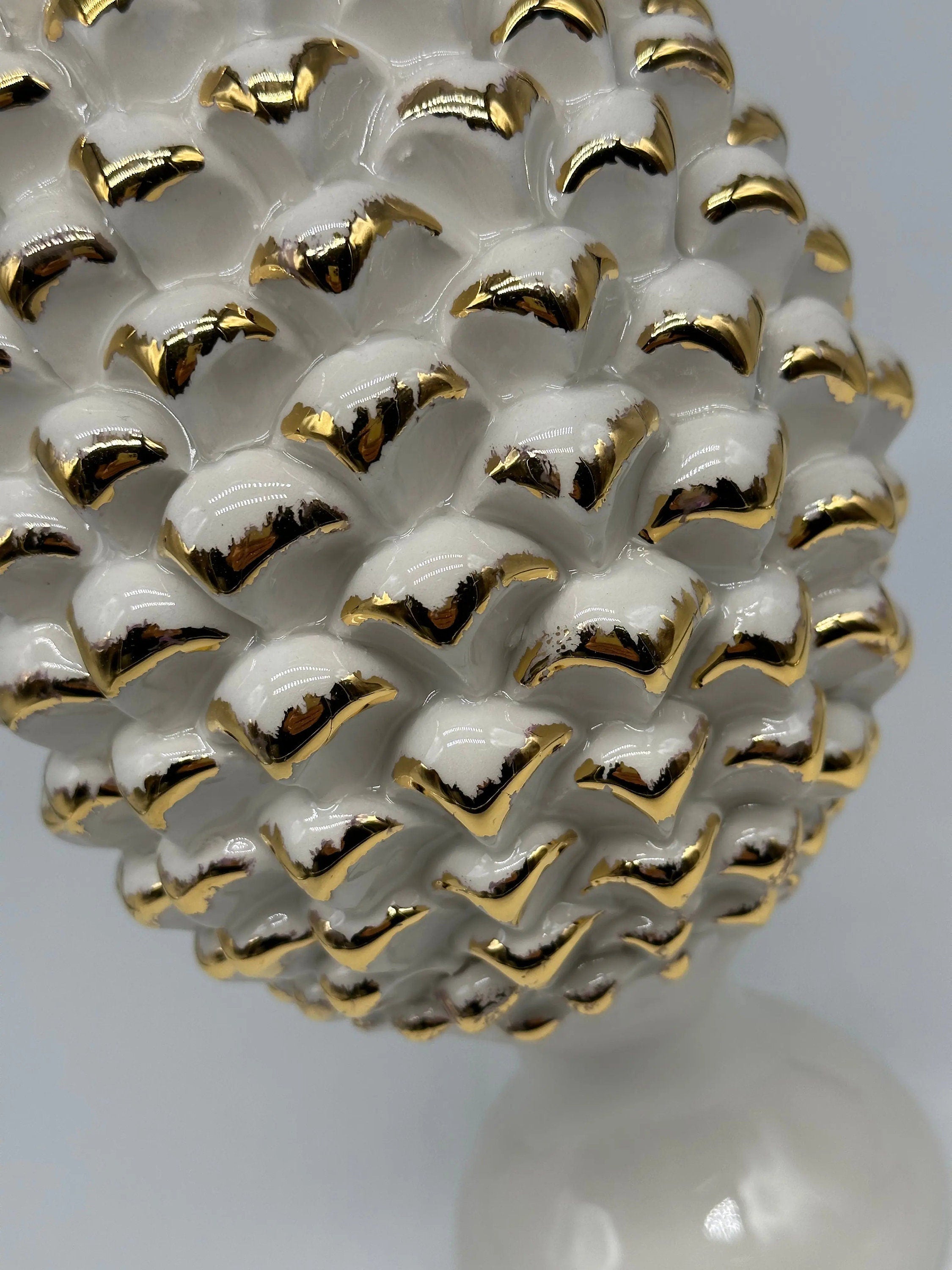 Pigna Ceramica Caltagirone cm H.30 Artigianale Bianco Oro Linea Luis DD CERAMICHE SICILIANE