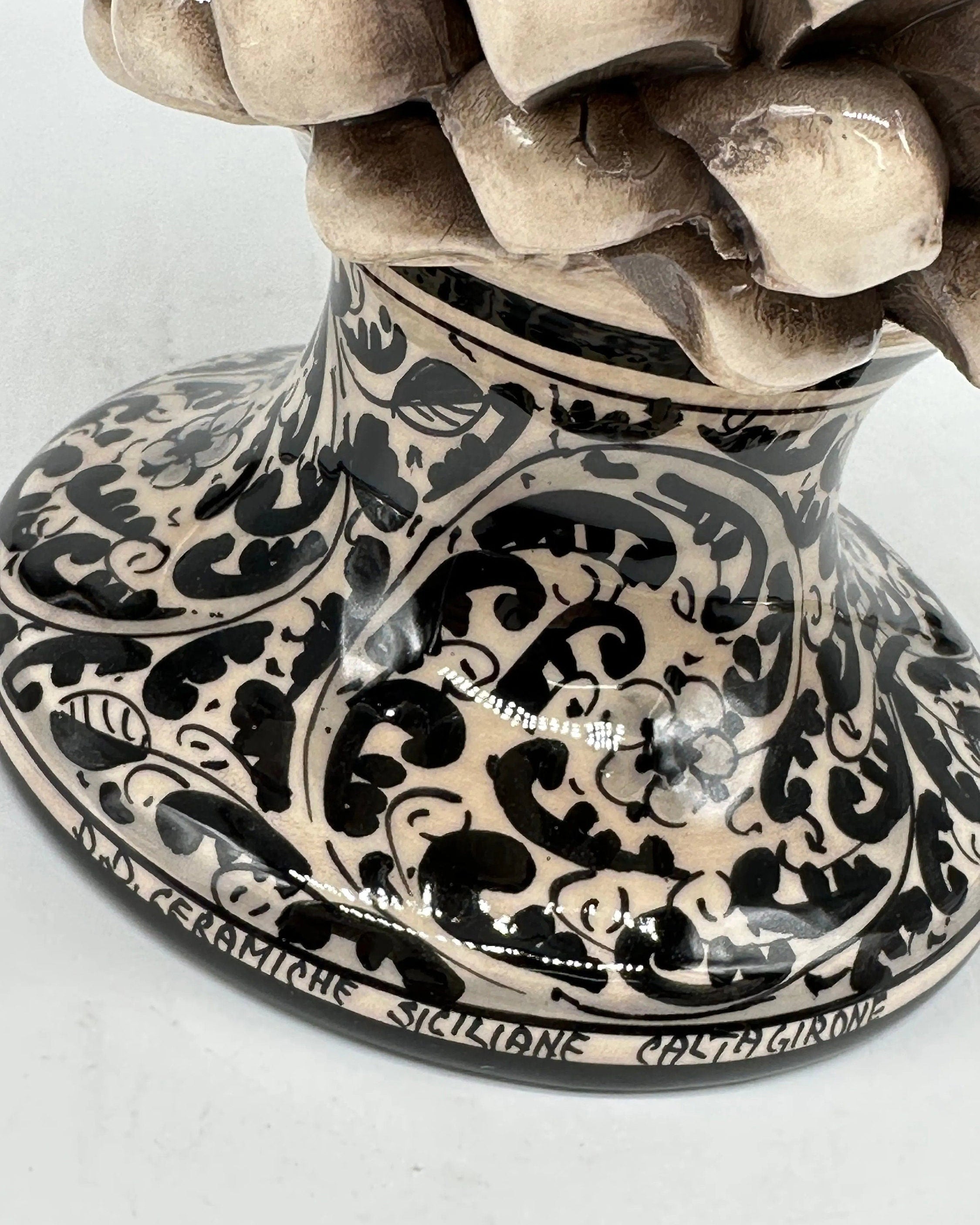 Pigna Ceramica Caltagirone cm H.40 Artigianale Beige con Base Decorata Nero DD CERAMICHE SICILIANE