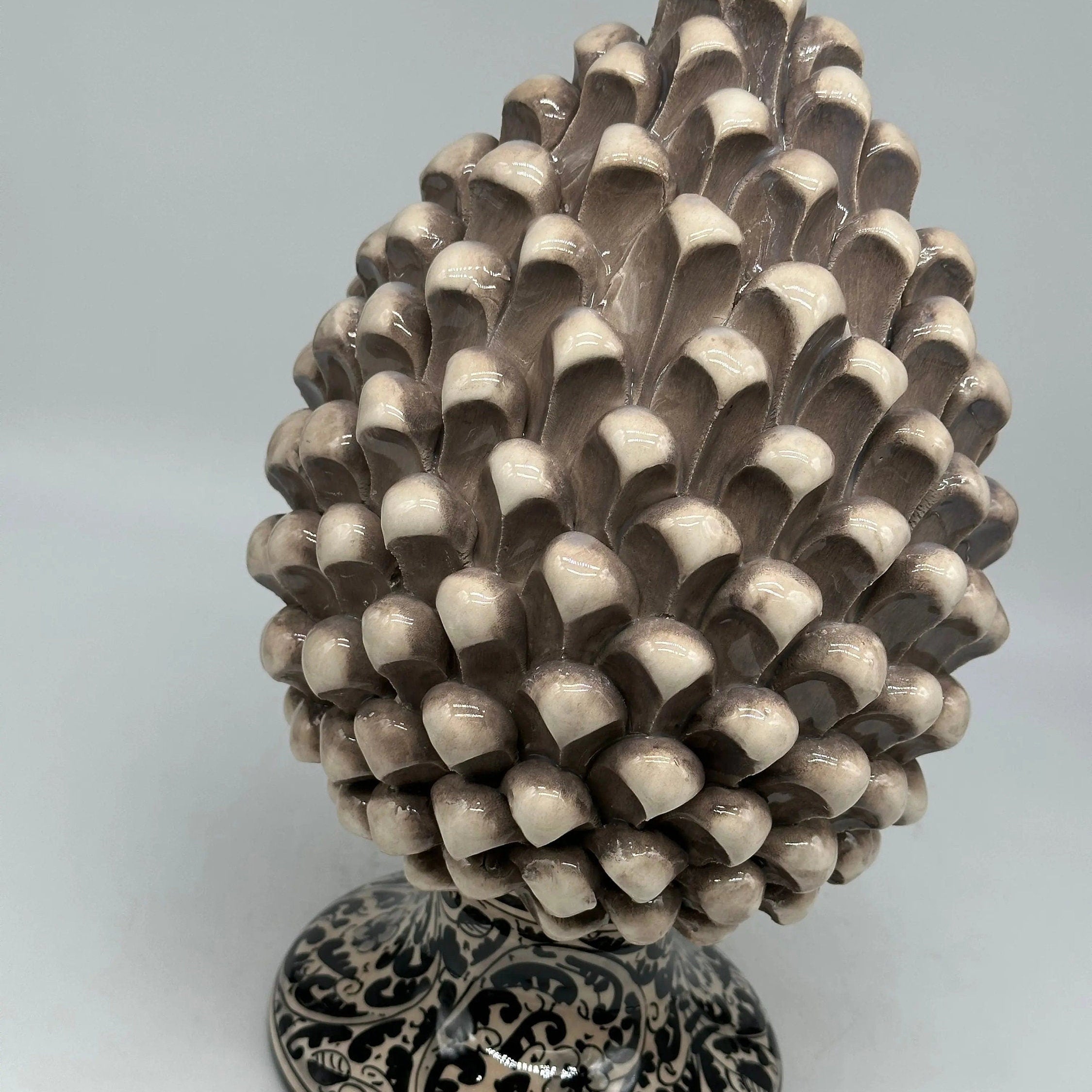 Pigna Ceramica Caltagirone cm H.40 Artigianale Beige con Base Decorata Nero DD CERAMICHE SICILIANE