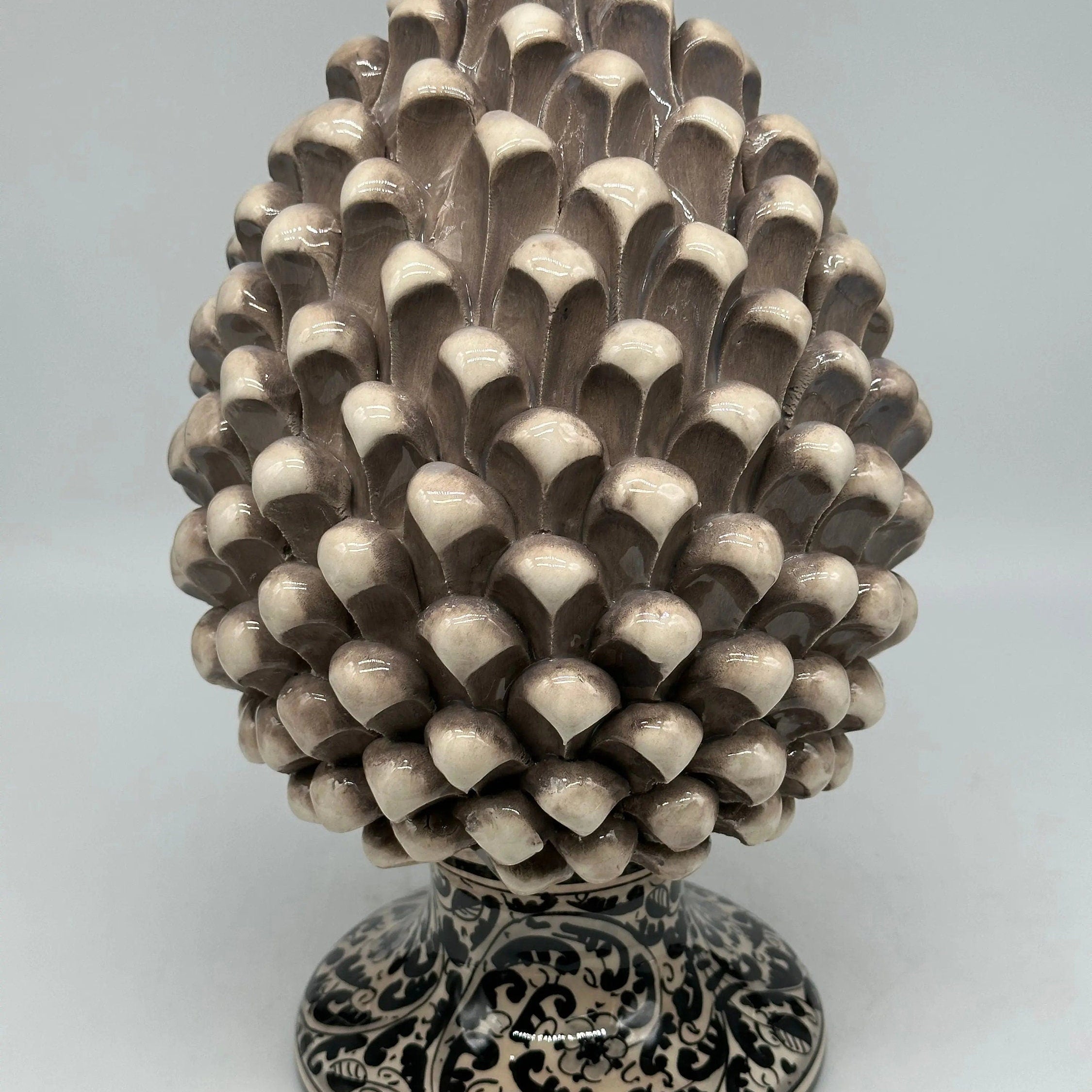 Pigna Ceramica Caltagirone cm H.40 Artigianale Beige con Base Decorata Nero DD CERAMICHE SICILIANE