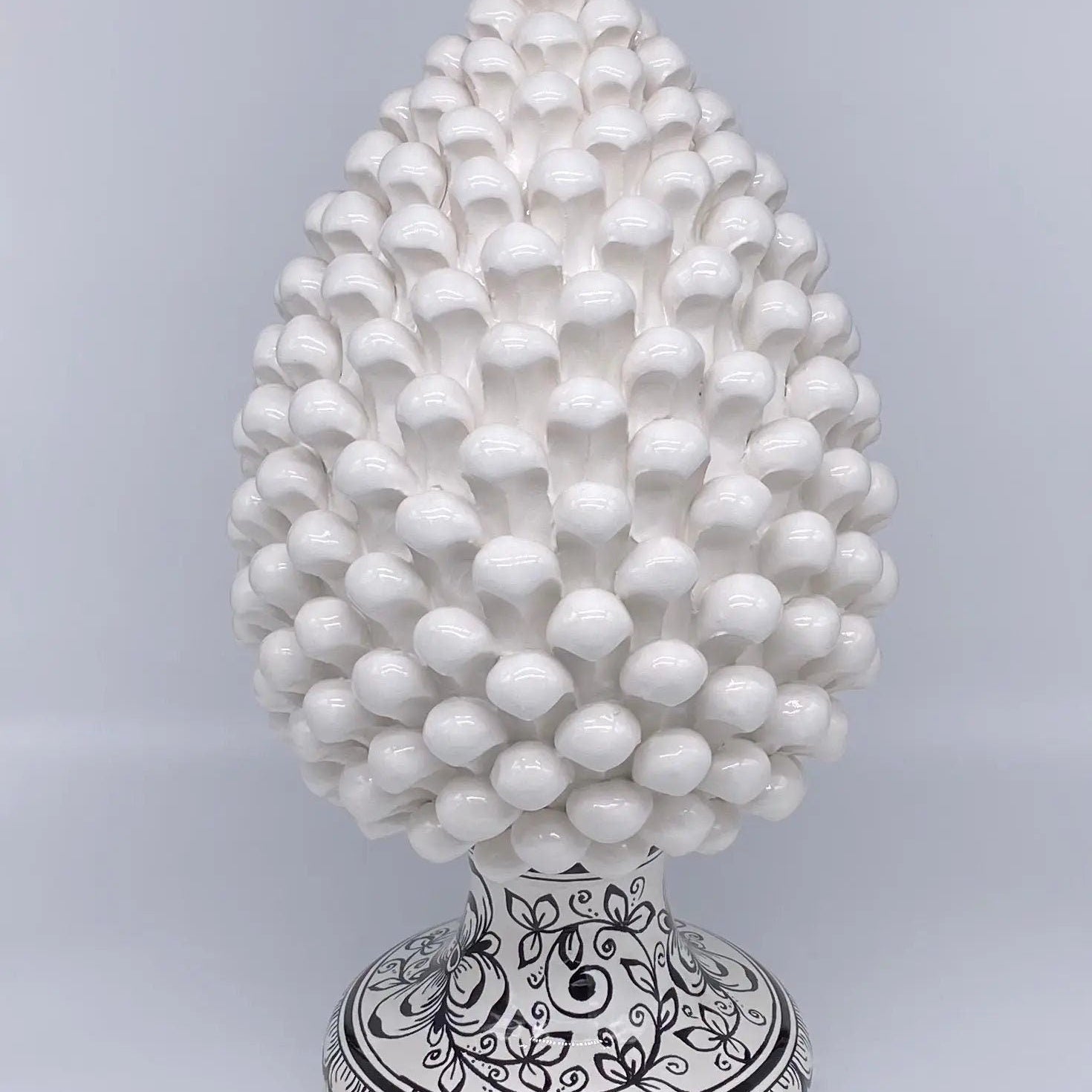 Pigna Ceramica Caltagirone cm H.40 Artigianale Bianco con Base Decorata Nero DD CERAMICHE SICILIANE