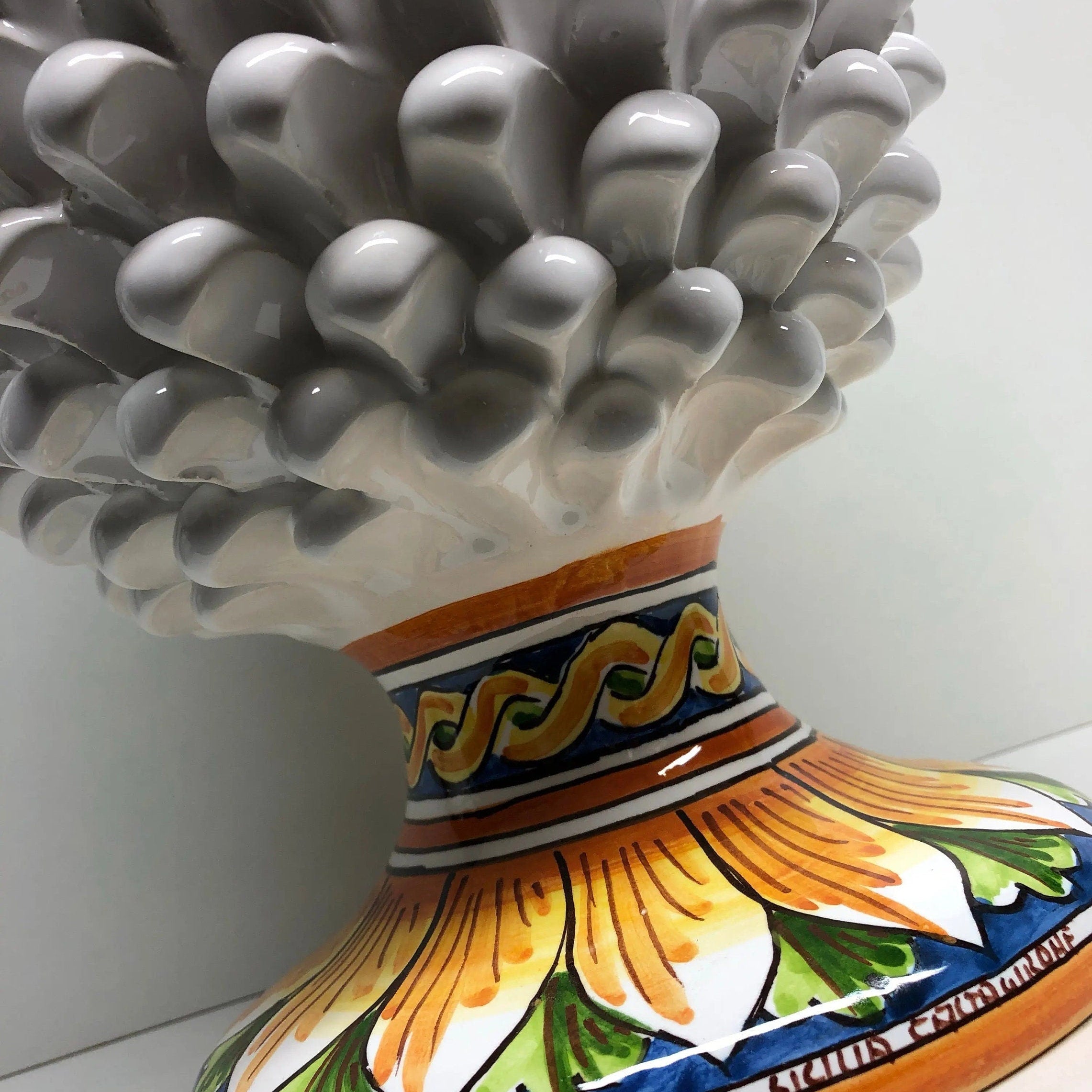 Pigna Ceramica Caltagirone cm H.40 Artigianale Bianco con Base Decorata DD CERAMICHE SICILIANE