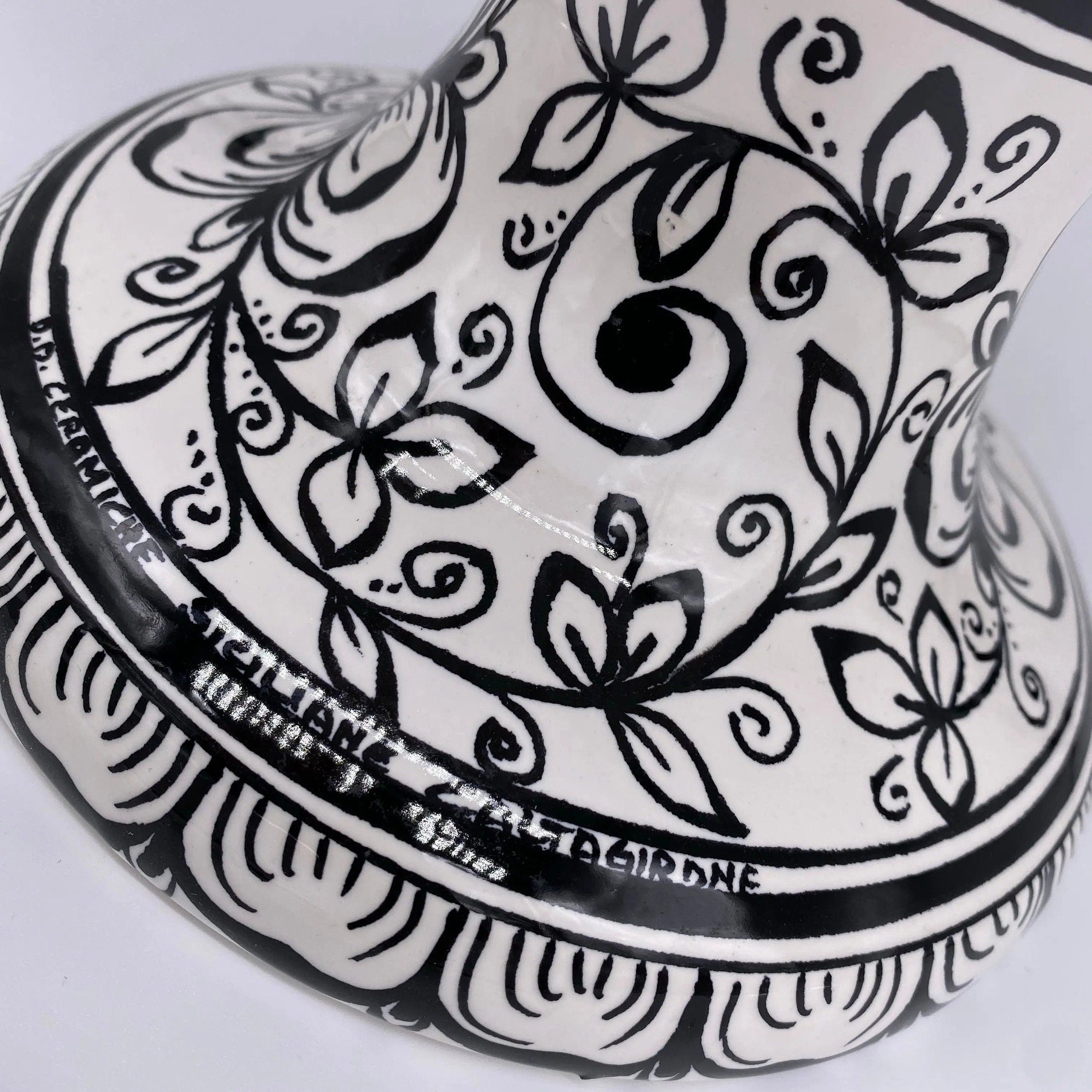 Pigna Ceramica Caltagirone cm H.40 Artigianale Bianco con Base Decorata Nero DD CERAMICHE SICILIANE