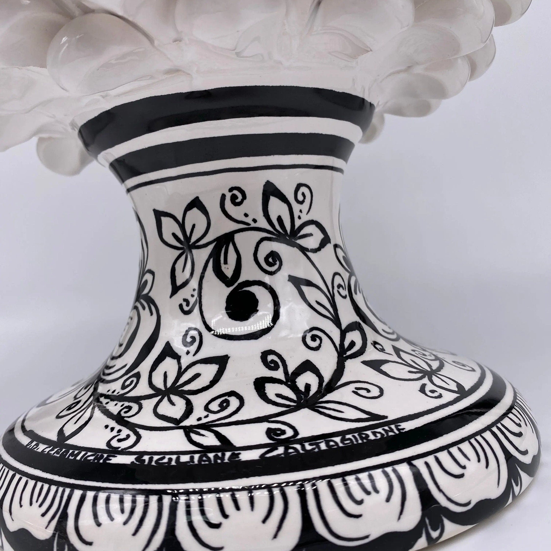 Pigna Ceramica Caltagirone cm H.40 Artigianale Bianco con Base Decorata Nero DD CERAMICHE SICILIANE