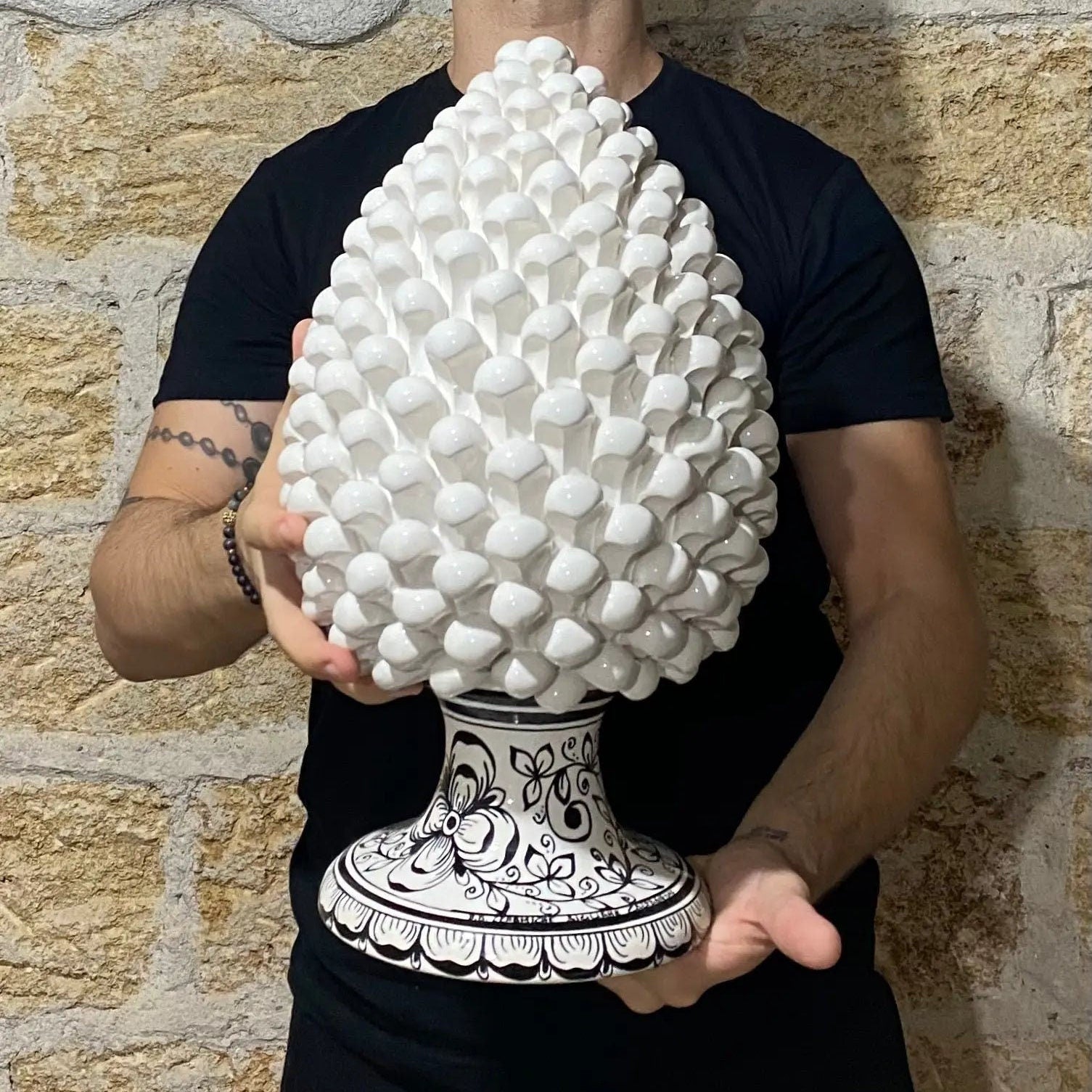 Pigna Ceramica Caltagirone cm H.40 Artigianale Bianco con Base Decorata Nero DD CERAMICHE SICILIANE