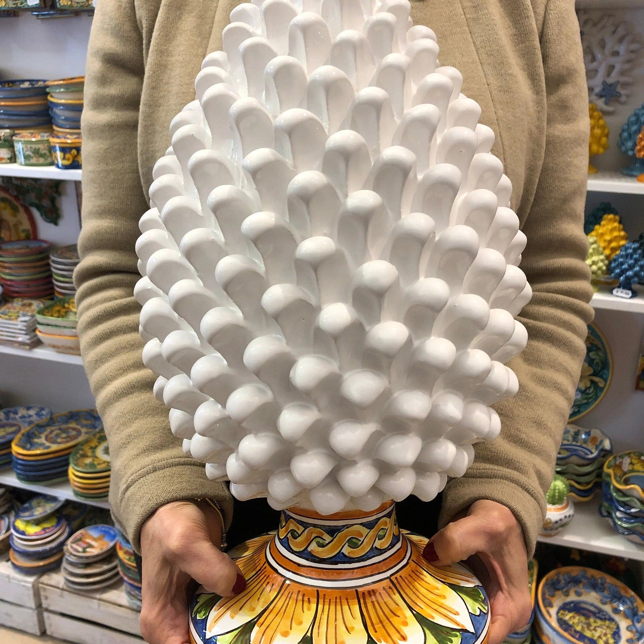 Pigna Ceramica Caltagirone cm H.40 Artigianale Bianco con Base Decorata DD CERAMICHE SICILIANE