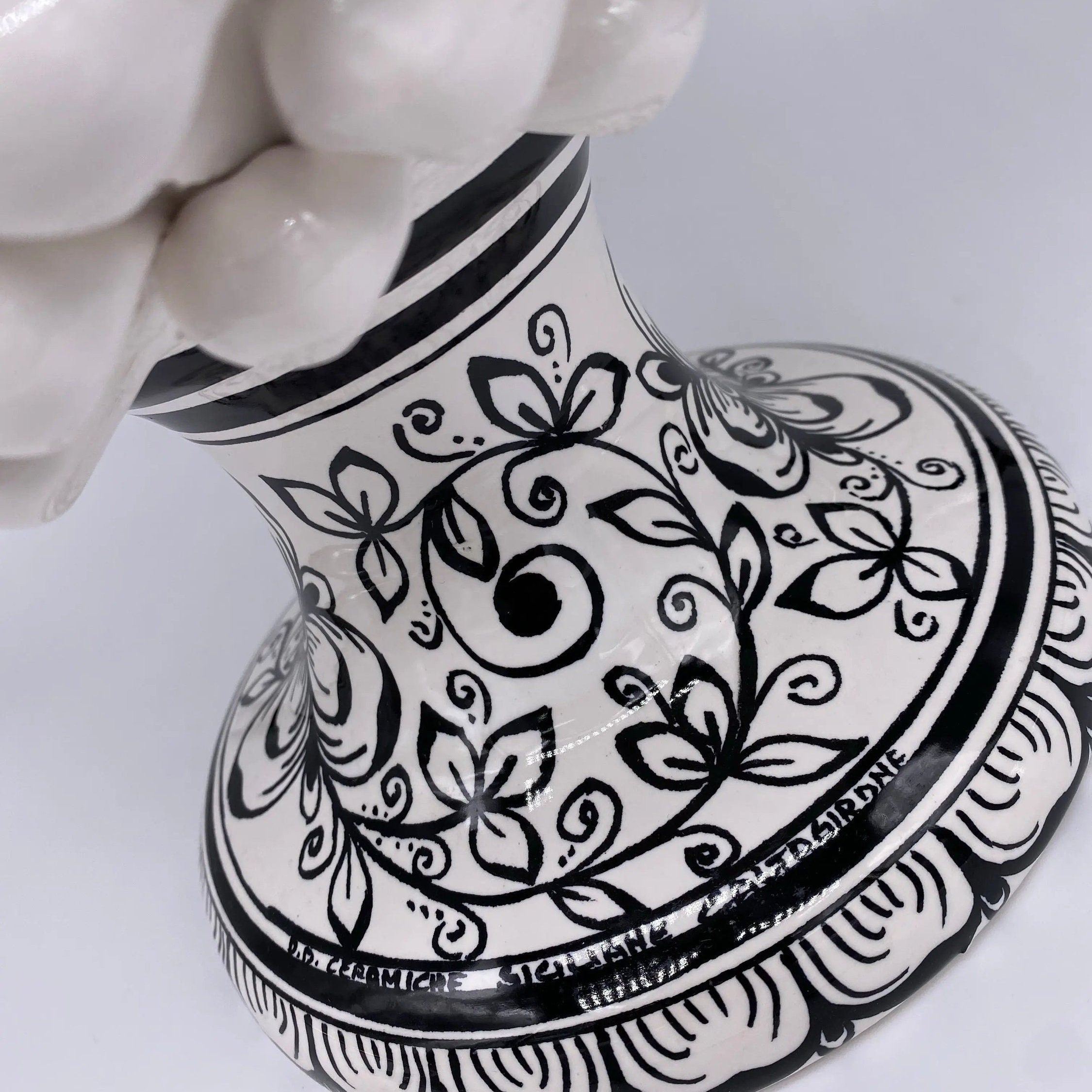 Pigna Ceramica Caltagirone cm H.40 Artigianale Bianco con Base Decorata Nero DD CERAMICHE SICILIANE