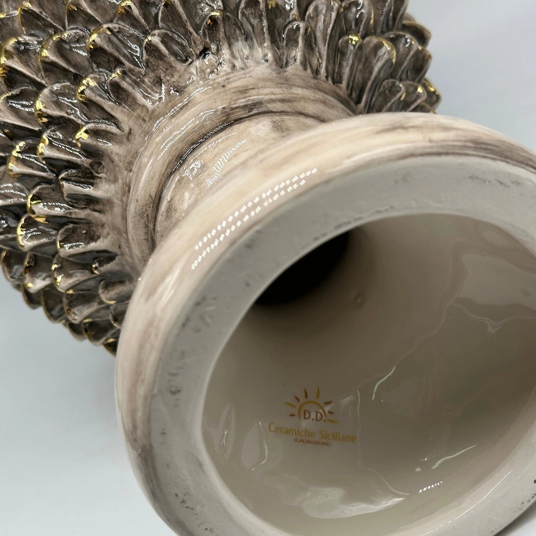 Pigna Ceramica Caltagirone cm H.40 Artigianale Écru Oro Linea Luis DD CERAMICHE SICILIANE