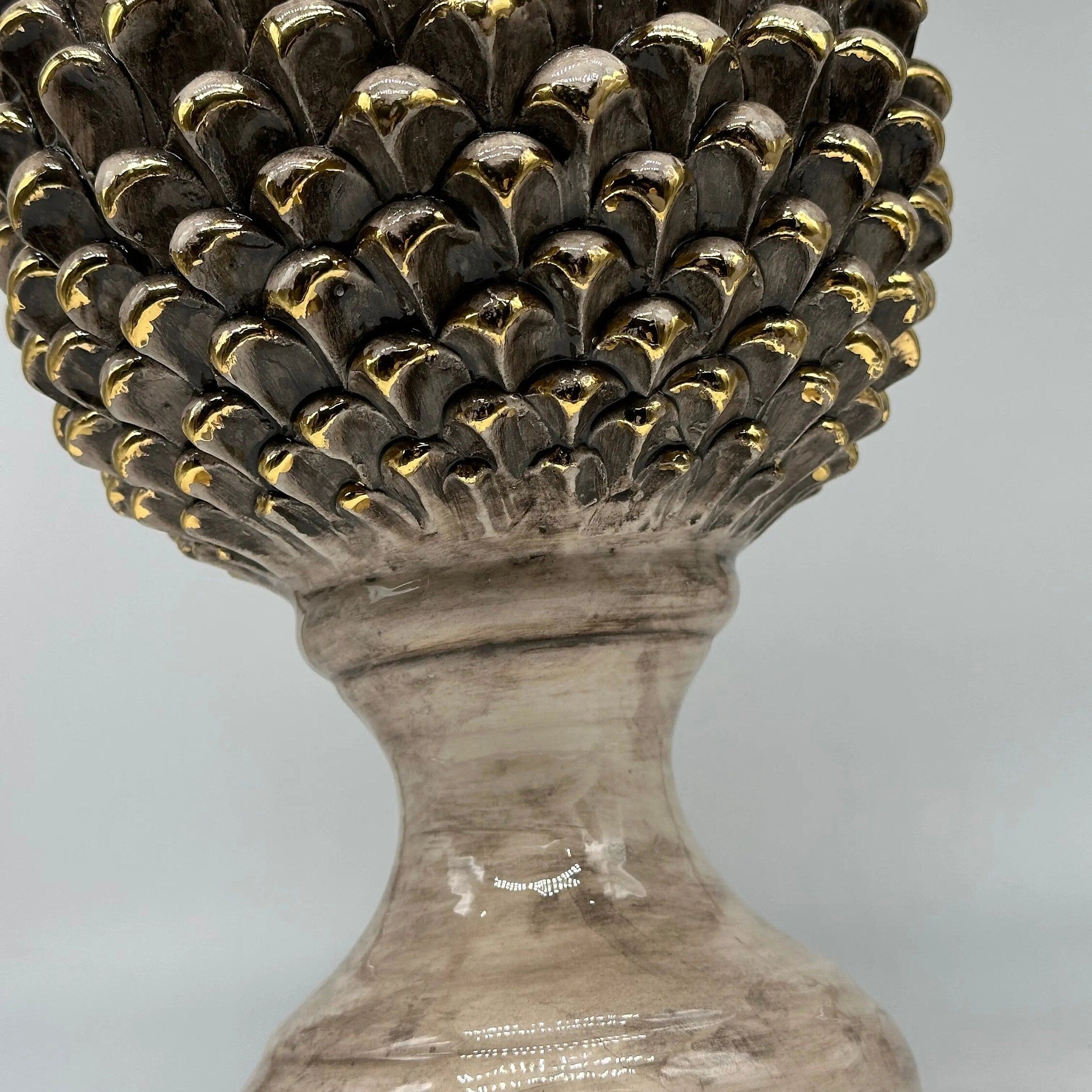 Pigna Ceramica Caltagirone cm H.40 Artigianale Écru Oro Linea Luis DD CERAMICHE SICILIANE