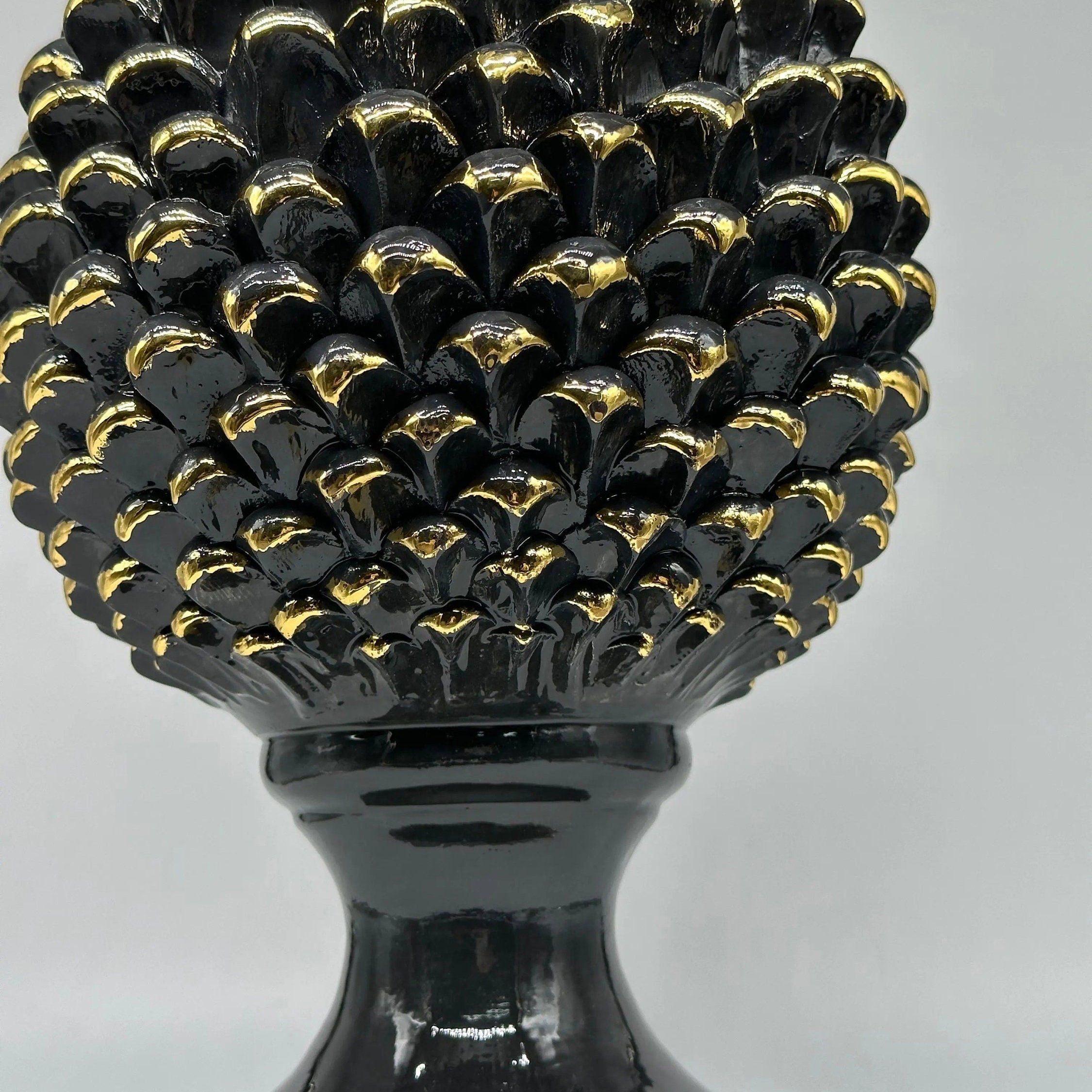 Pigna Ceramica Caltagirone cm H.40 Artigianale Nero Oro Linea Luis DD CERAMICHE SICILIANE