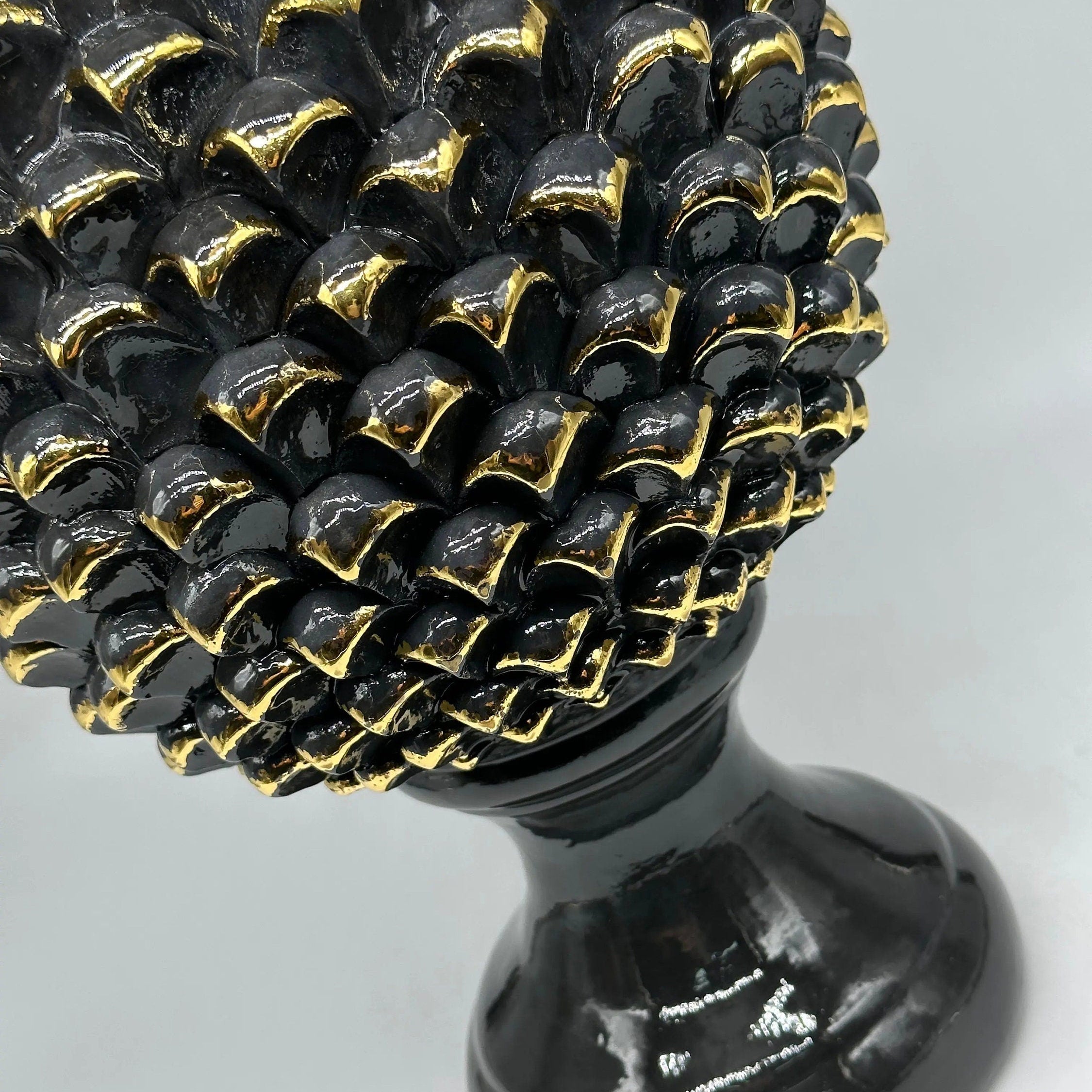 Pigna Ceramica Caltagirone cm H.40 Artigianale Nero Oro Linea Luis DD CERAMICHE SICILIANE