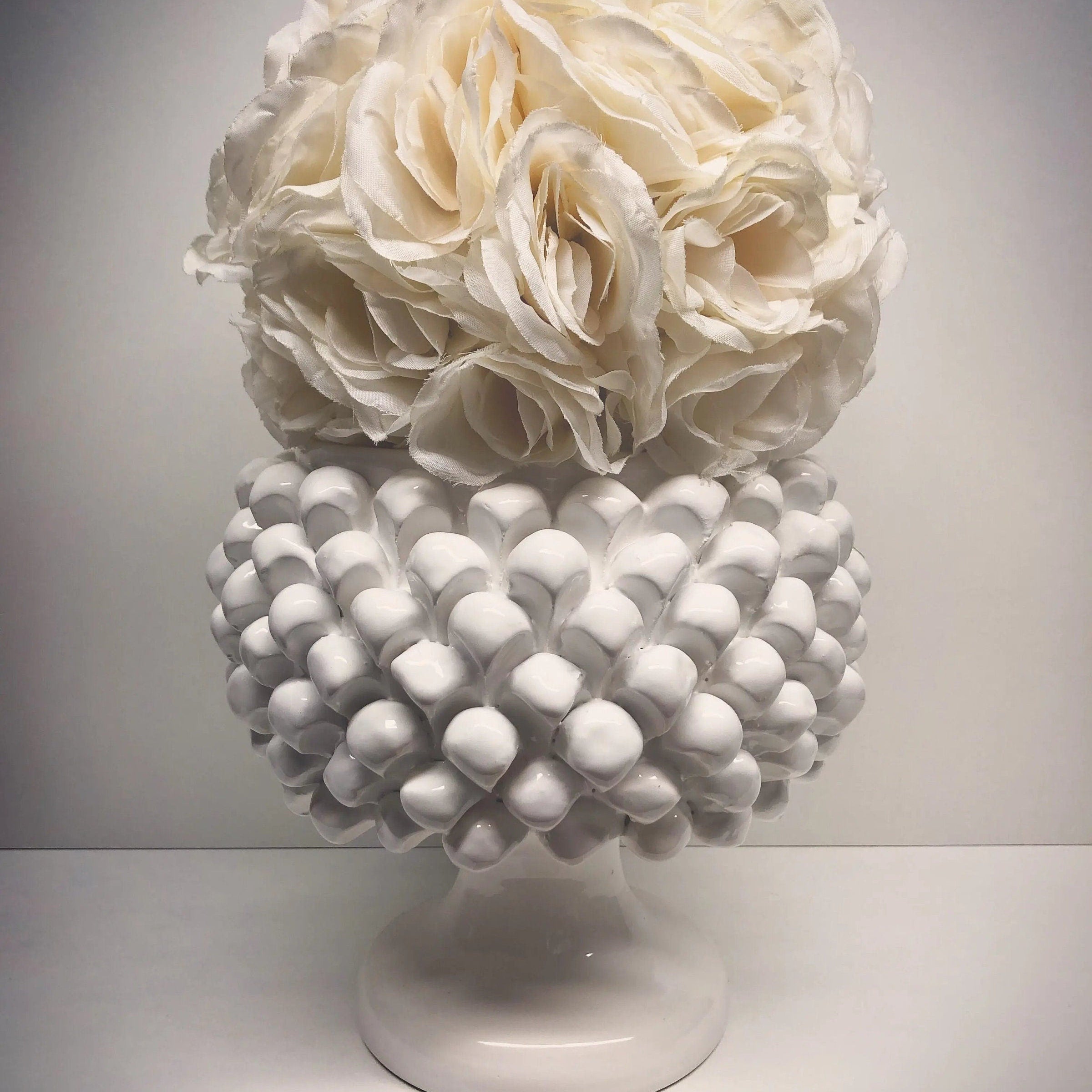 Portavaso Mezza Pigna Ceramica Caltagirone cm H.20 L.20 Artigianale Bianco DD CERAMICHE SICILIANE