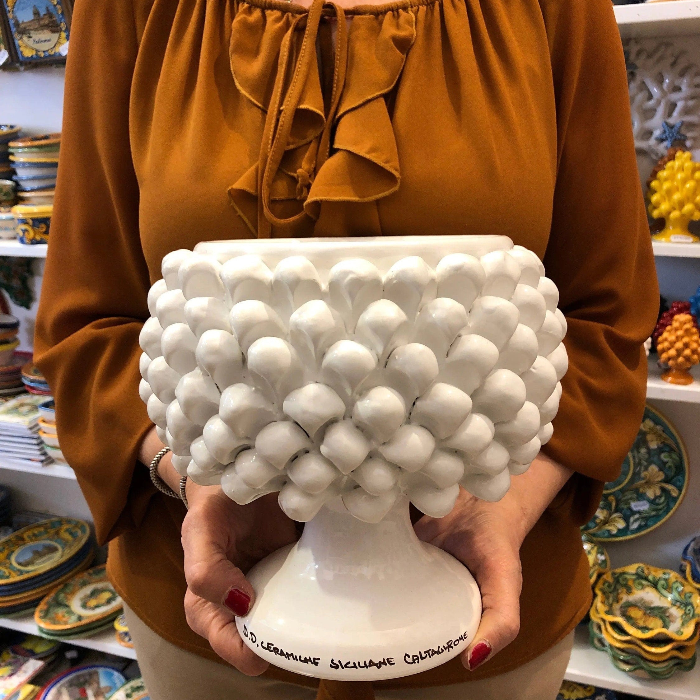 Portavaso Mezza Pigna Ceramica Caltagirone cm H.20 L.20 Artigianale Bianco DD CERAMICHE SICILIANE