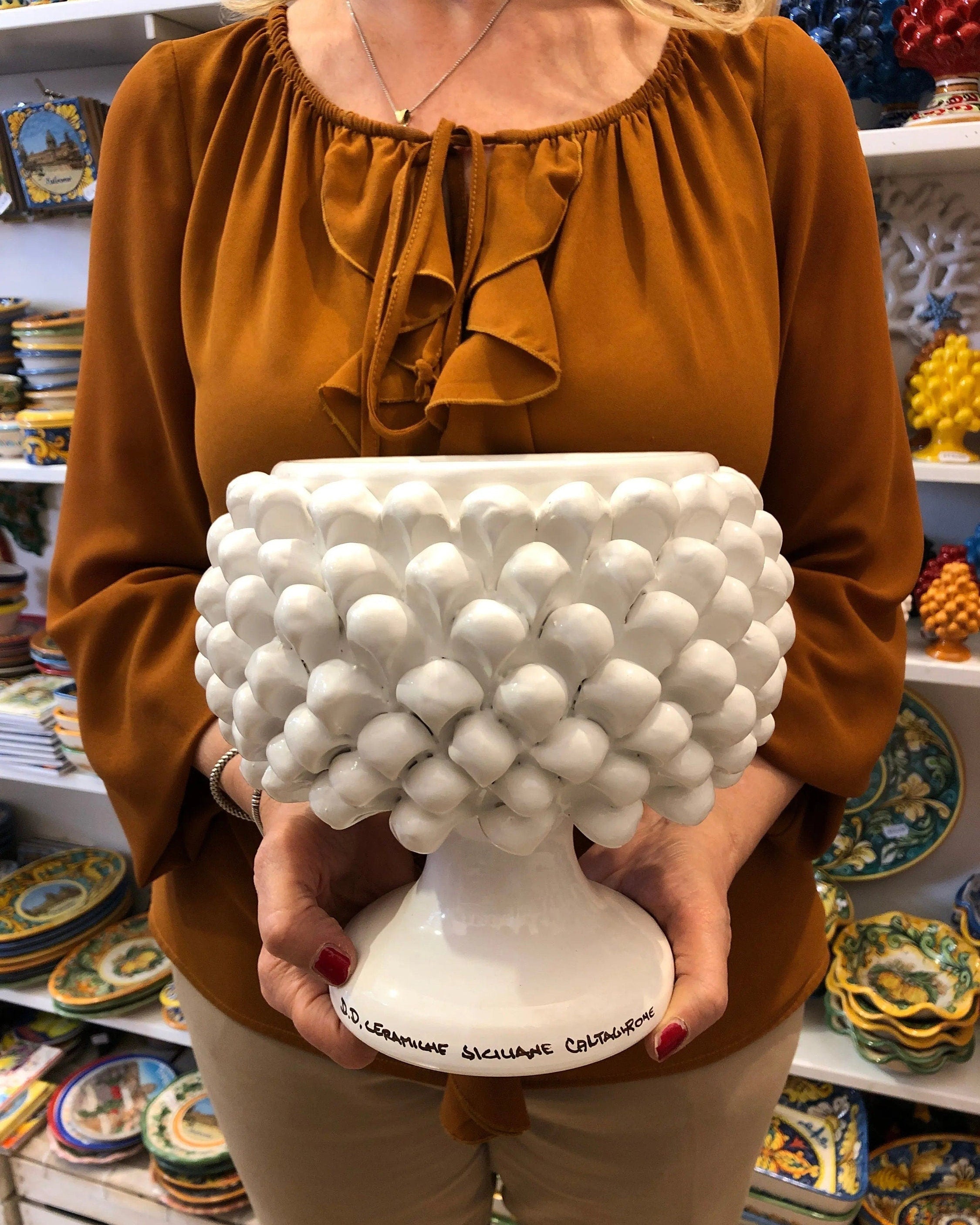 Portavaso Mezza Pigna Ceramica Caltagirone cm H.20 L.20 Artigianale Bianco DD CERAMICHE SICILIANE