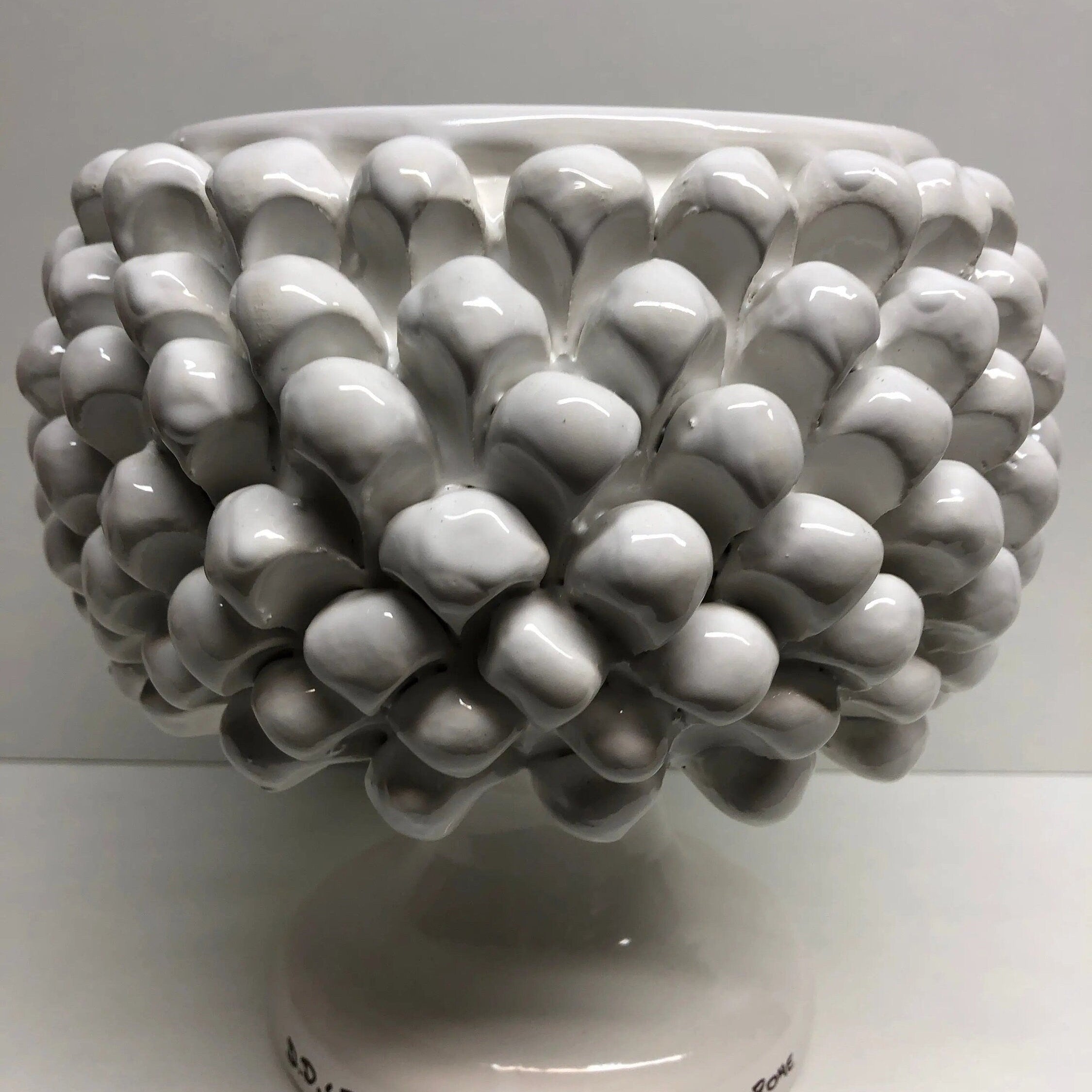 Portavaso Mezza Pigna Ceramica Caltagirone cm H.20 L.20 Artigianale Bianco DD CERAMICHE SICILIANE