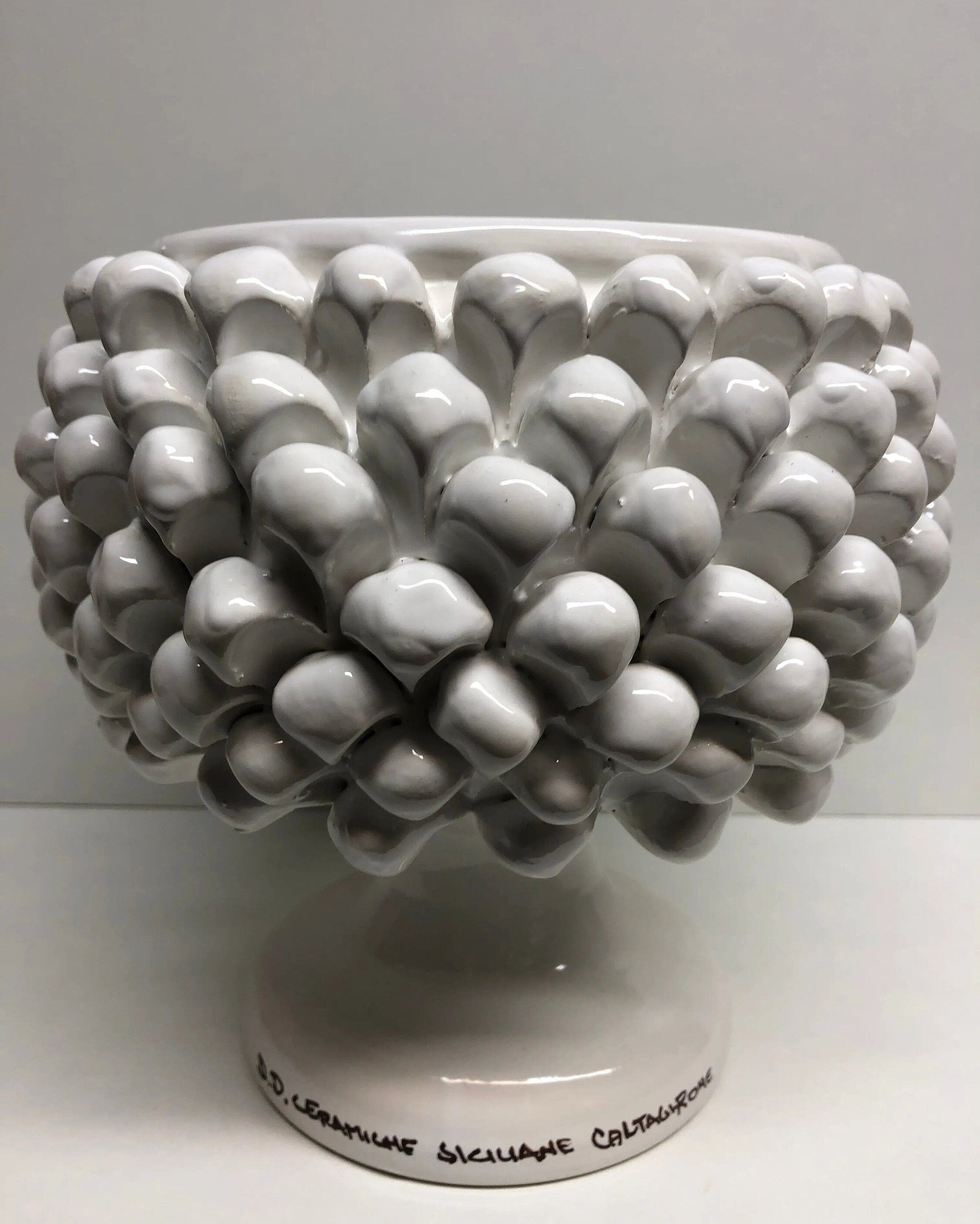 Portavaso Mezza Pigna Ceramica Caltagirone cm H.20 L.20 Artigianale Bianco DD CERAMICHE SICILIANE