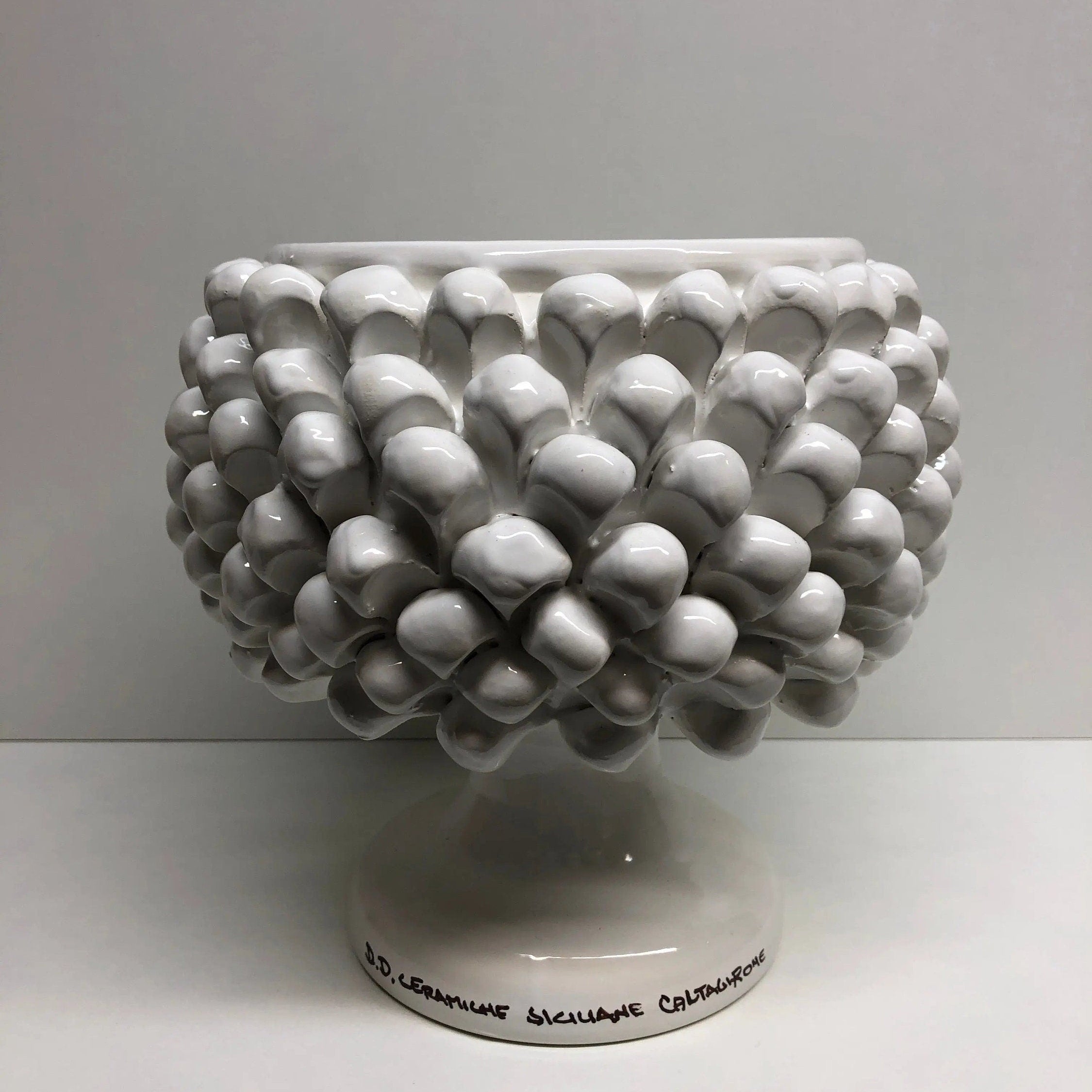 Portavaso Mezza Pigna Ceramica Caltagirone cm H.20 L.20 Artigianale Bianco DD CERAMICHE SICILIANE
