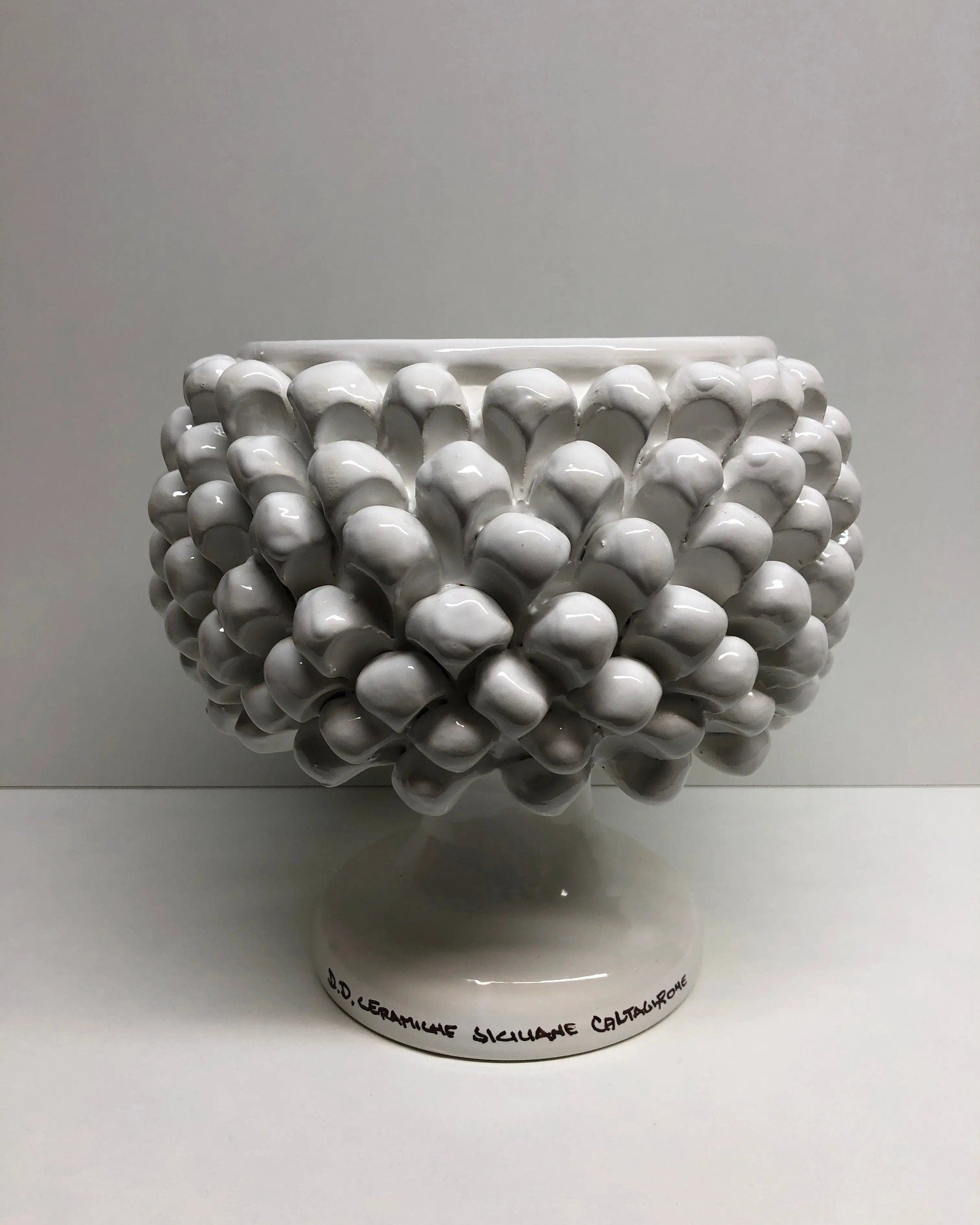 Portavaso Mezza Pigna Ceramica Caltagirone cm H.20 L.20 Artigianale Bianco DD CERAMICHE SICILIANE