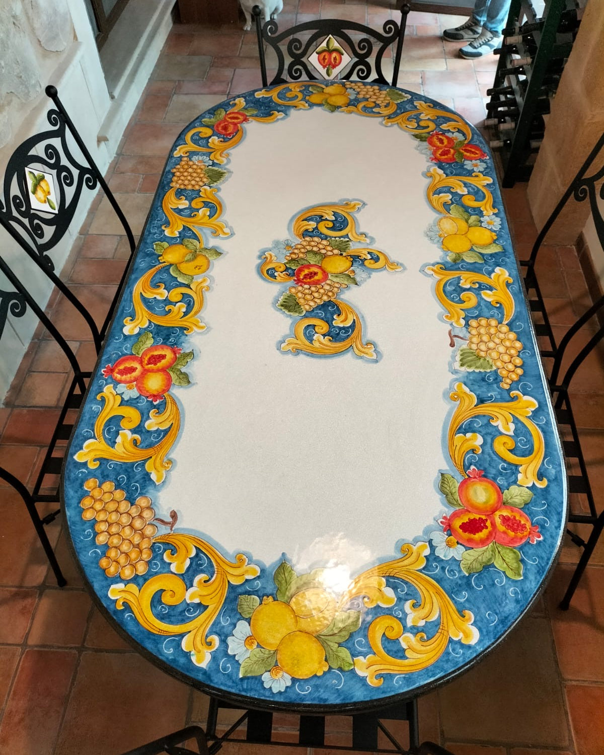 Tavolo Ovale Ornato con Frutti Vari – Pietra Lavica Decorata - TAVOLI