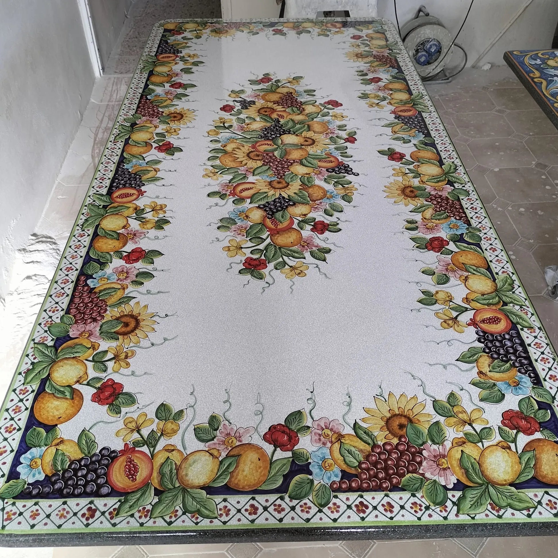 Tavolo Rettangolare Frutta e Girasoli – Pietra Lavica Decorata - TAVOLI