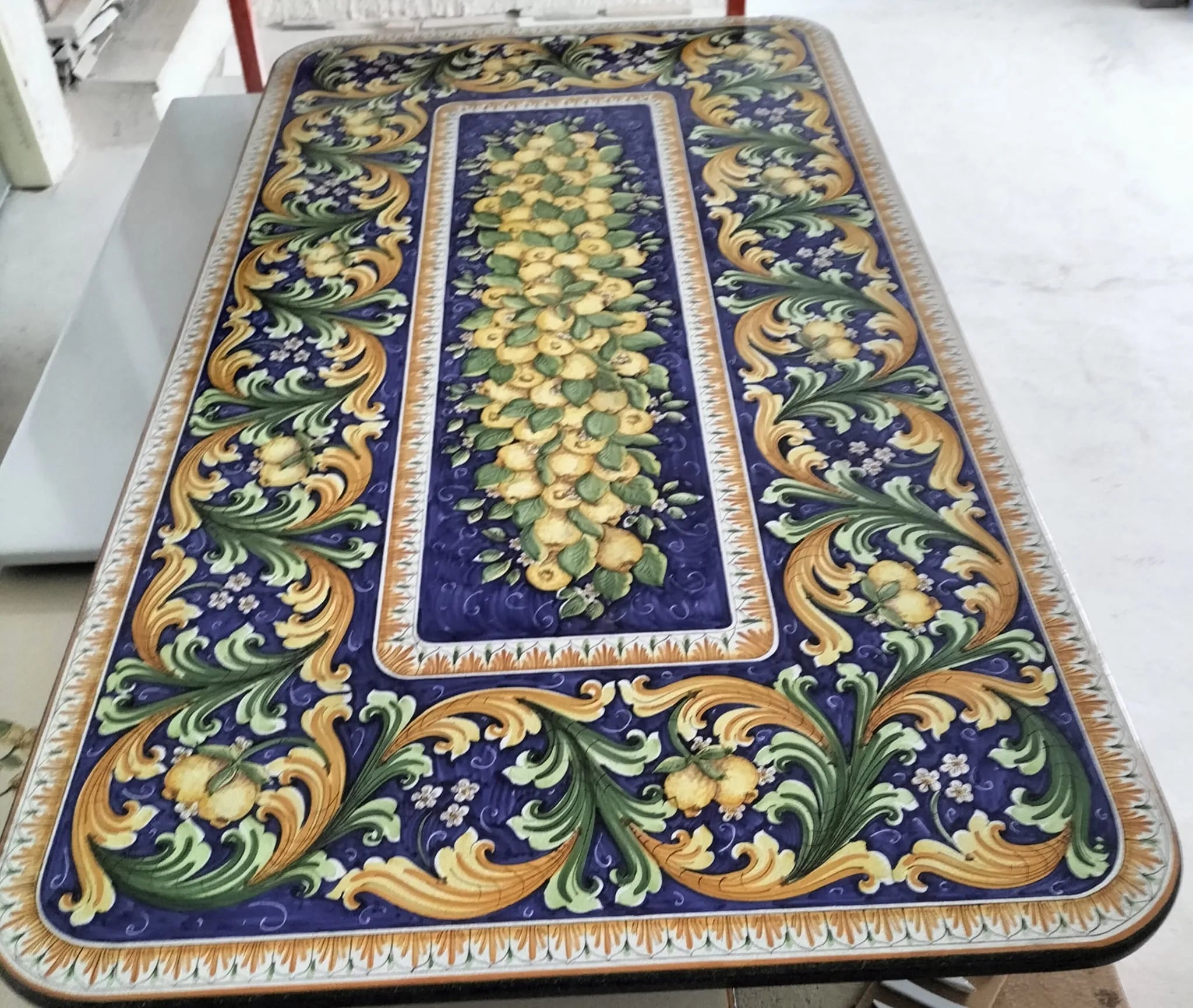 Tavolo Rettangolare Limoni con Ornato – Pietra Lavica Decorata - TAVOLI