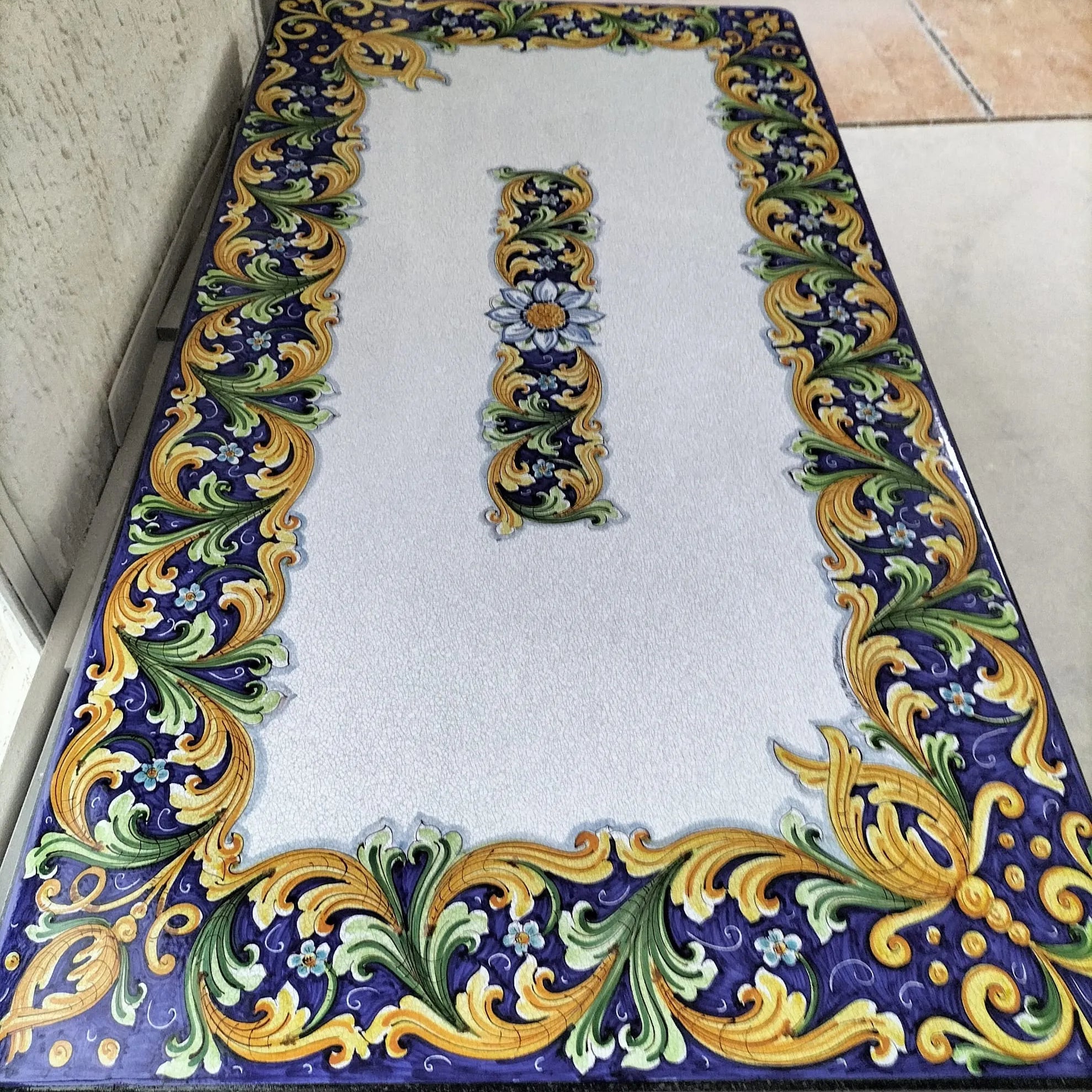 Tavolo Rettangolare Ornato – Pietra Lavica Decorata - TAVOLI