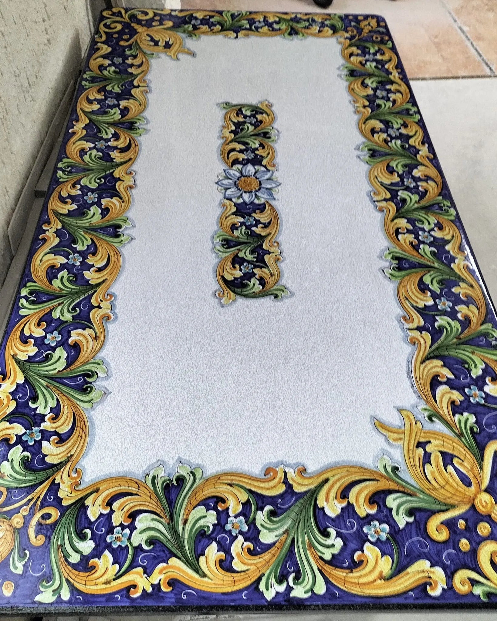 Tavolo Rettangolare Ornato – Pietra Lavica Decorata - TAVOLI