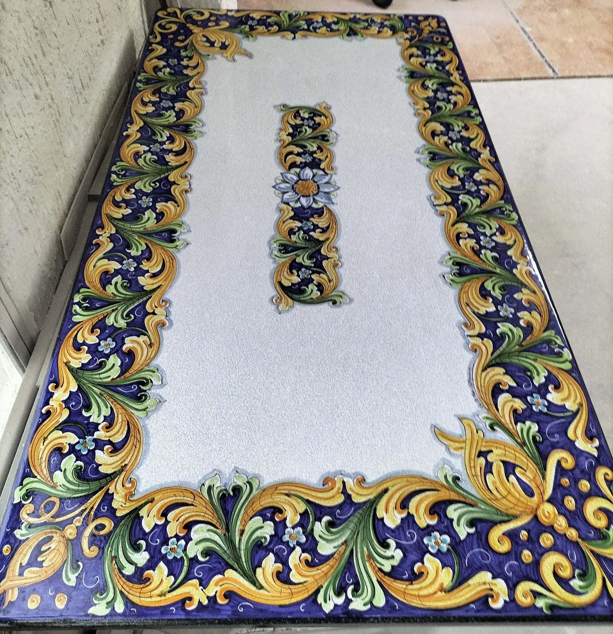 Tavolo Rettangolare Ornato – Pietra Lavica Decorata - TAVOLI