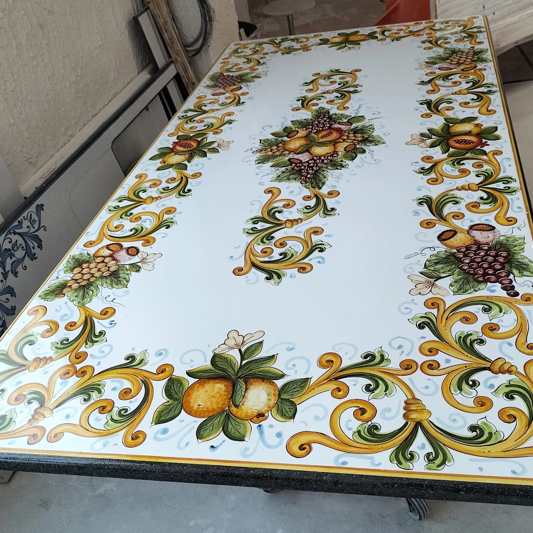 Tavolo Rettangolare Volute Gialle con Frutta – Pietra Lavica Decorata - TAVOLI