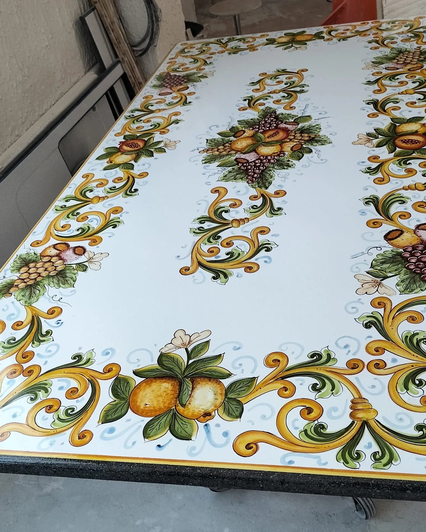 Tavolo Rettangolare Volute Gialle con Frutta – Pietra Lavica Decorata - TAVOLI