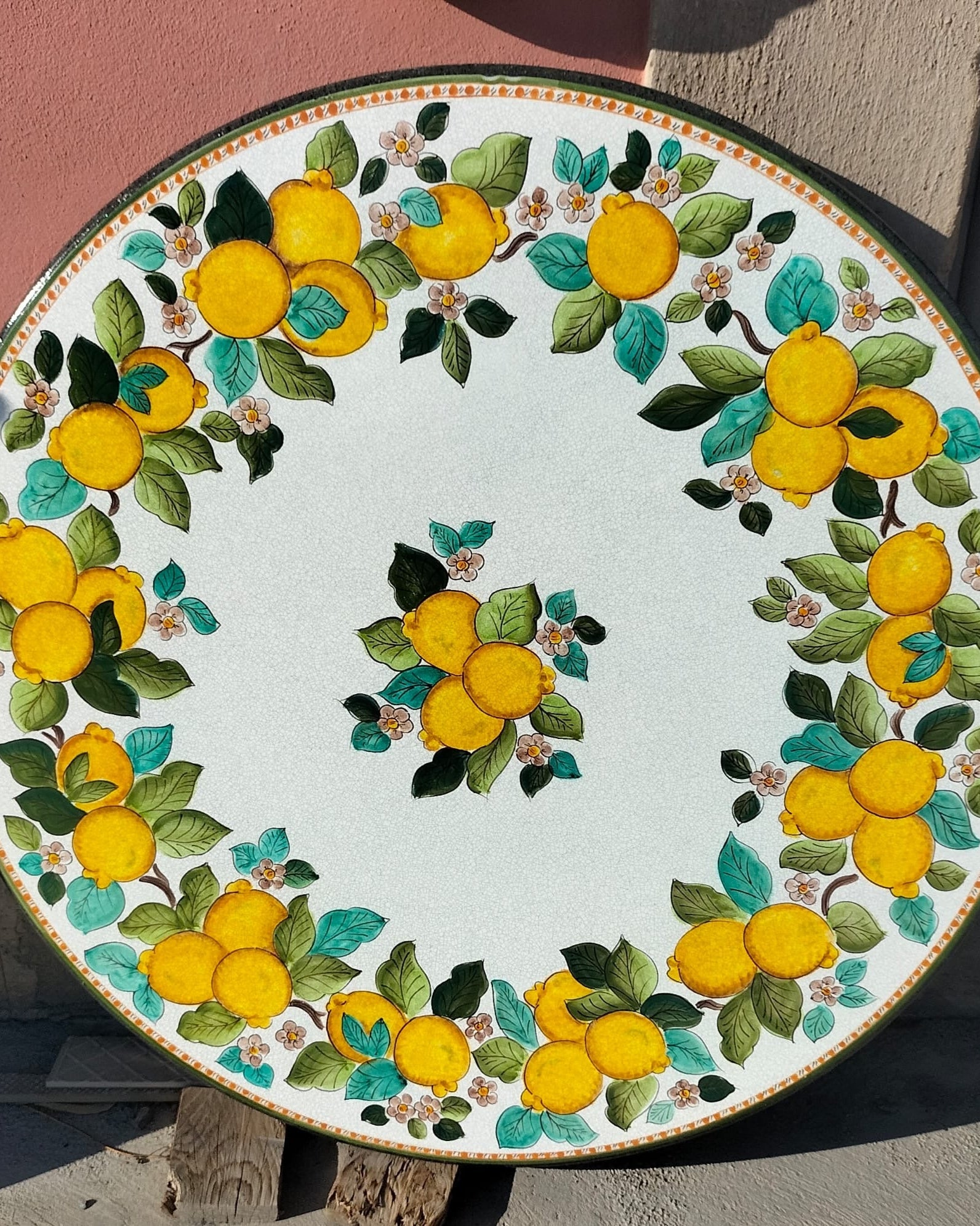 Tavolo Rotondo con Limoni e Margherite – Pietra Lavica Decorata - TAVOLI