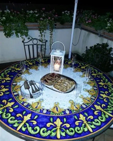 Tavolo Rotondo Lance con Fondo Blu – Eleganza Mediterranea - TAVOLI