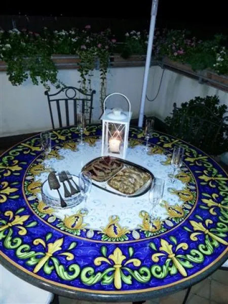 Tavolo Rotondo Lance con Fondo Blu – Eleganza Mediterranea - TAVOLI