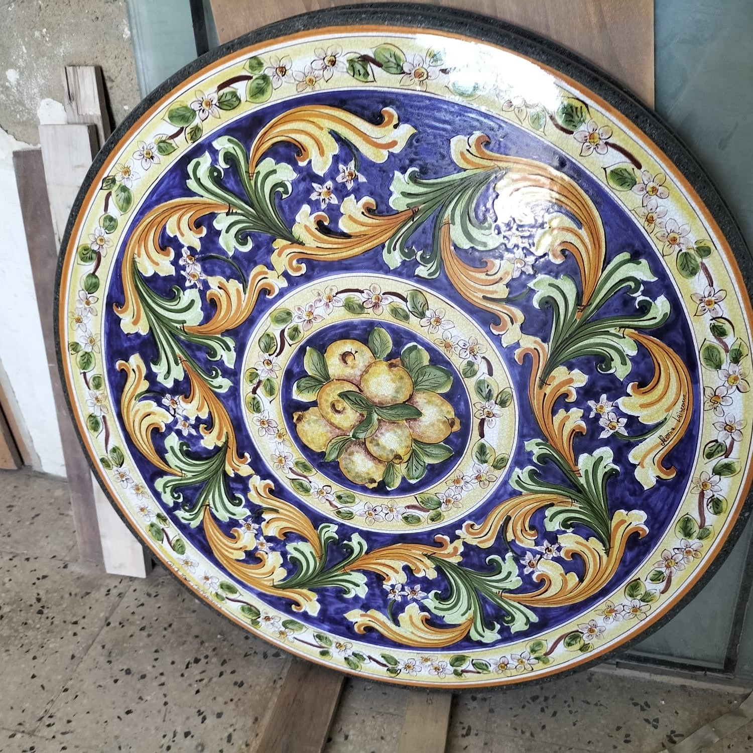 Tavolo Rotondo Ornato Blu con Limoni e Fiori – Pietra Lavica Decorata - TAVOLI