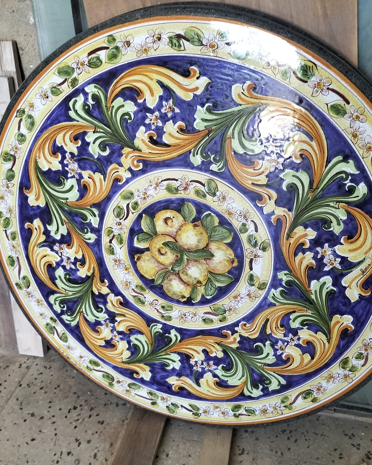 Tavolo Rotondo Ornato Blu con Limoni e Fiori – Pietra Lavica Decorata - TAVOLI
