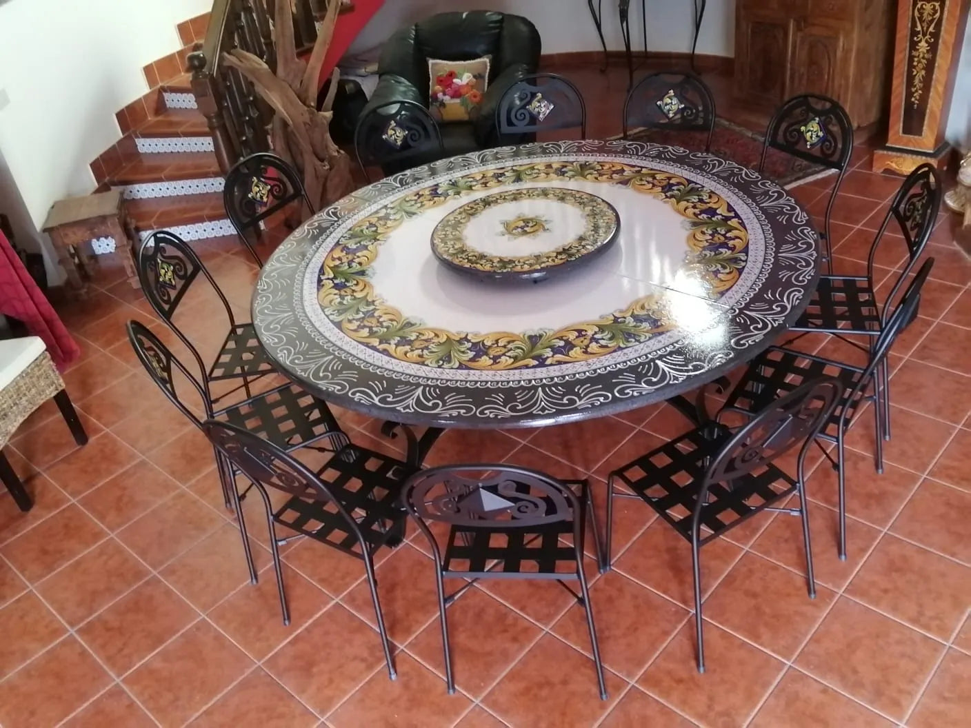 Tavolo Rotondo Ornato con Girevole – Fascino e Funzionalità - TAVOLI