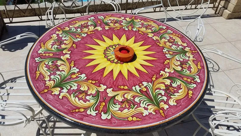 Tavolo Ornato Rosso con Stella – Calore e Carattere - TAVOLI