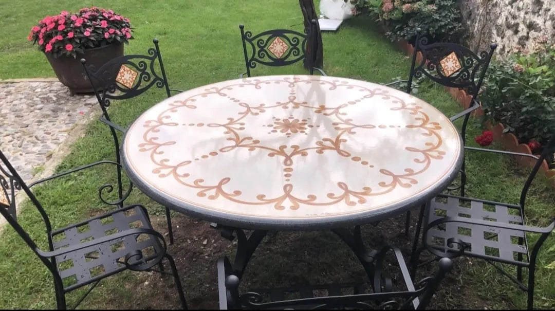 Tavolo Rotondo Ricamato – Eleganza Artigianale - TAVOLI