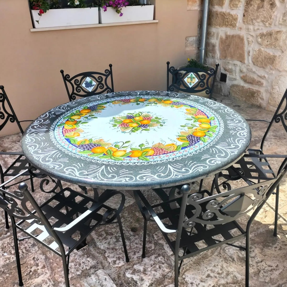 Tavolo Rotondo Scontornato – Eleganza e Resistenza - TAVOLI